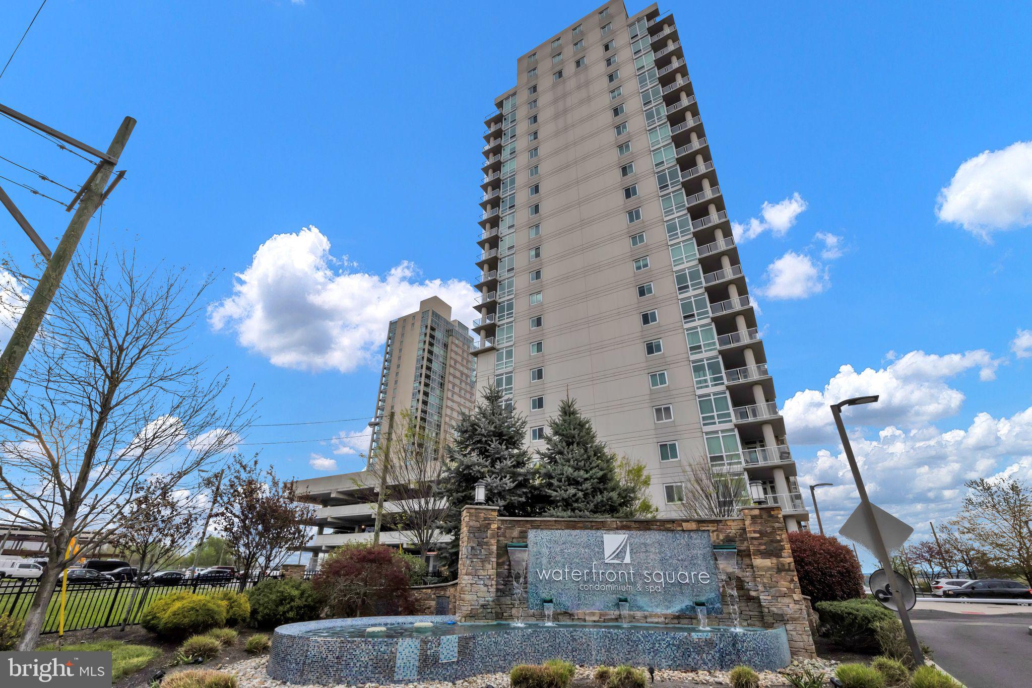 WATERFRONT SQUARE - Residential