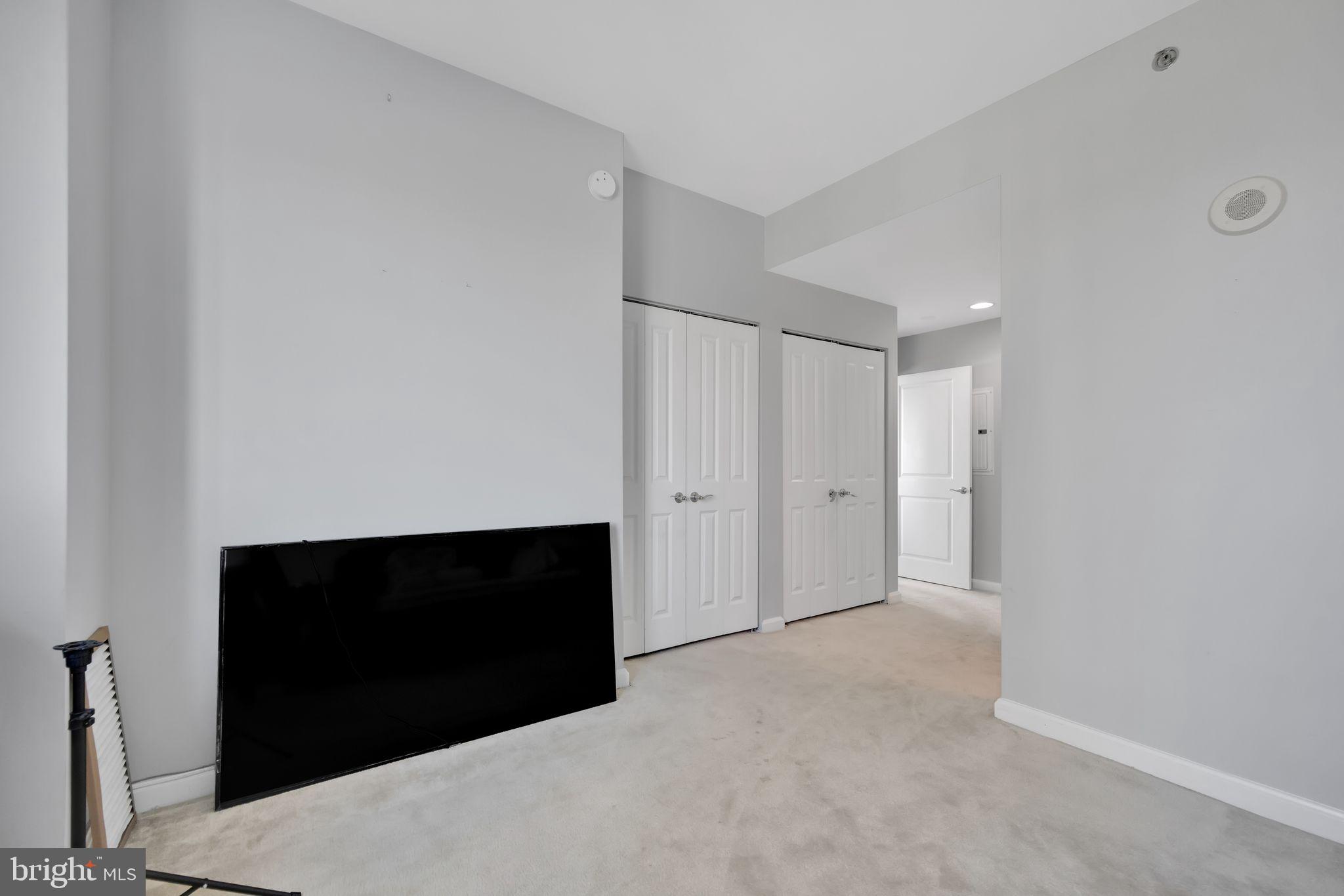 WATERFRONT SQUARE - Residential