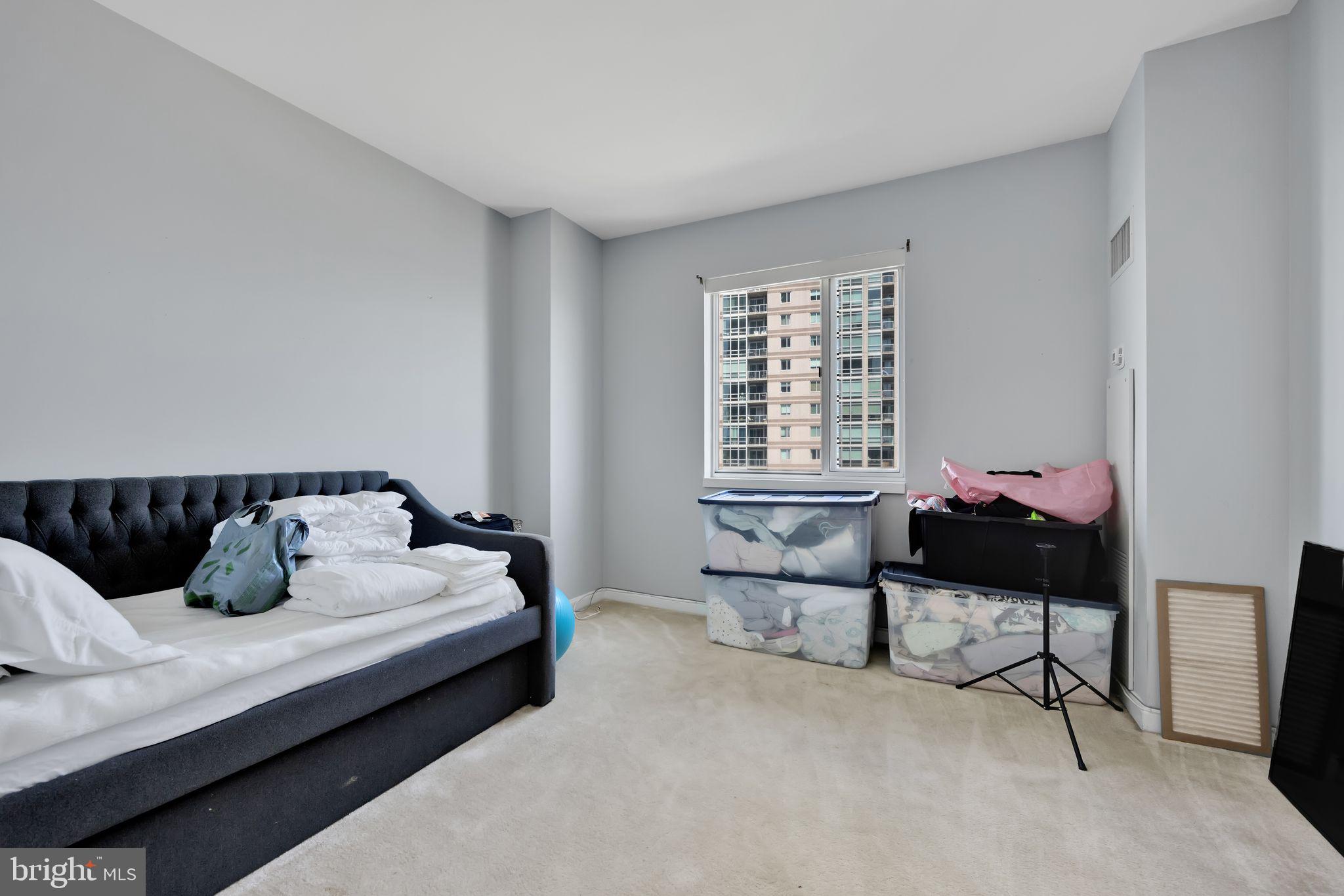 WATERFRONT SQUARE - Residential