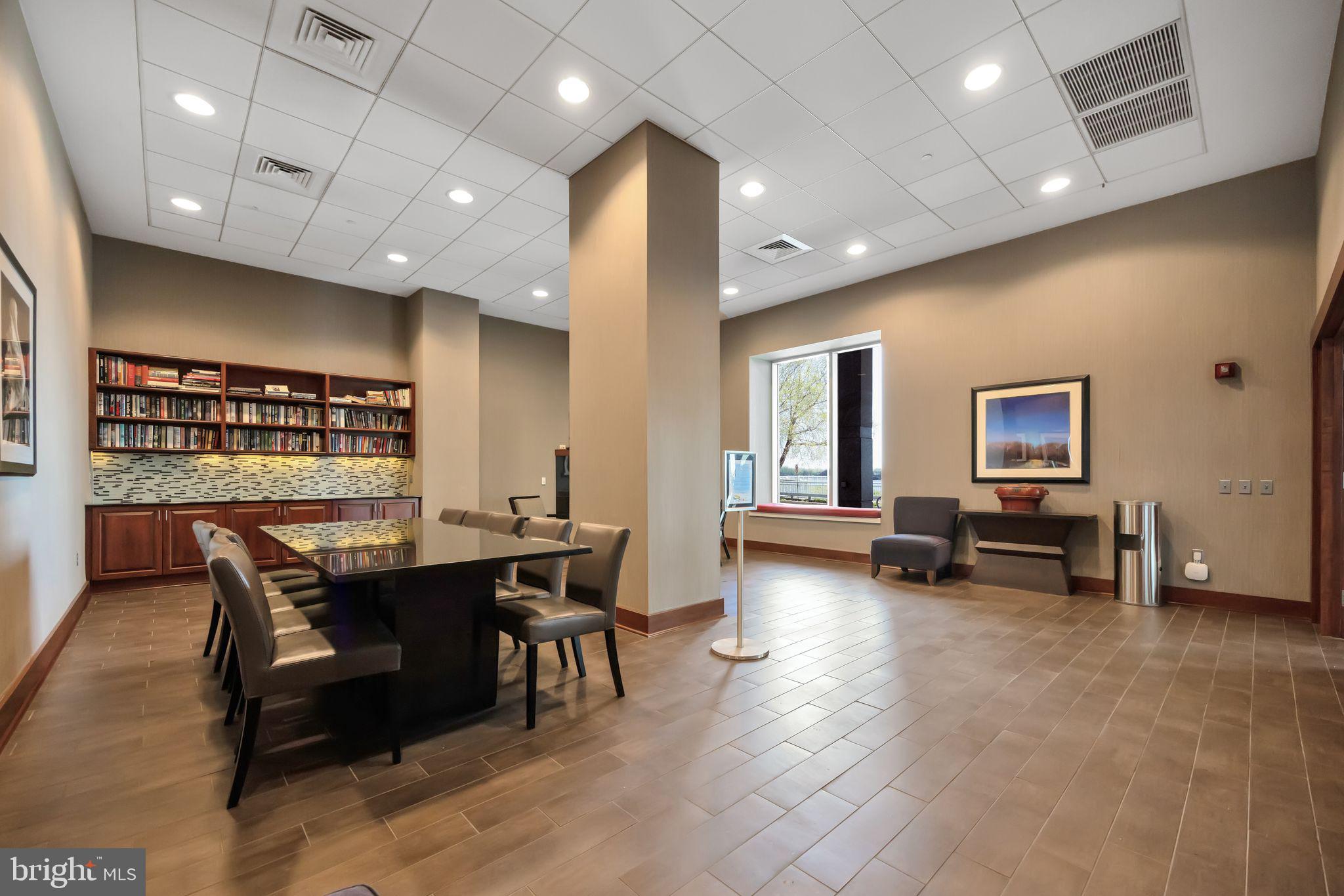 WATERFRONT SQUARE - Residential