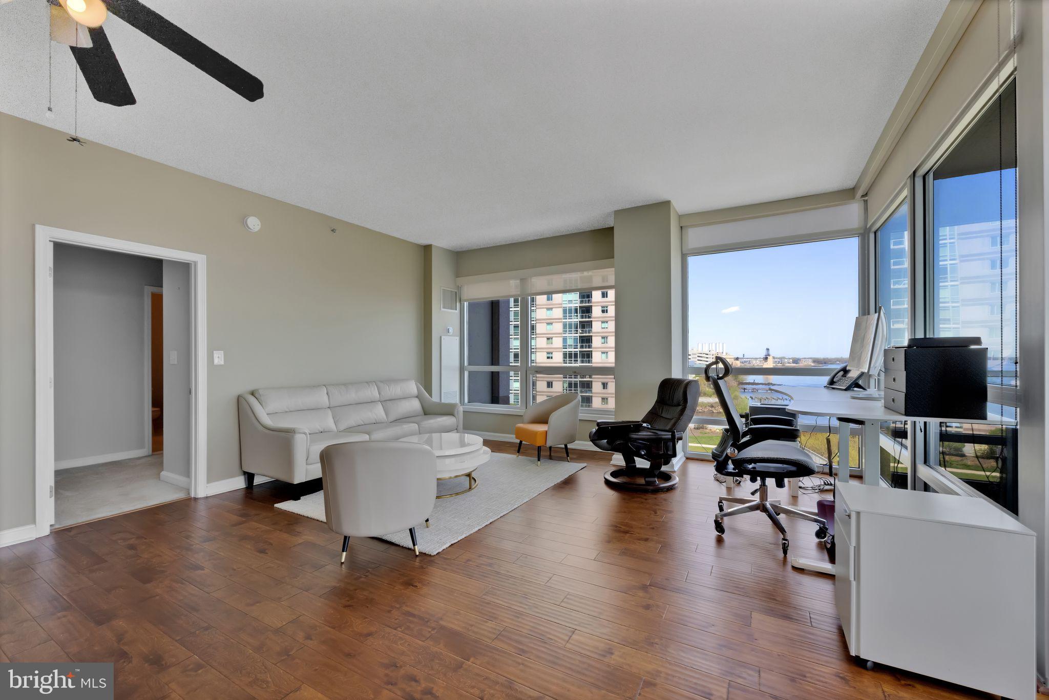 WATERFRONT SQUARE - Residential