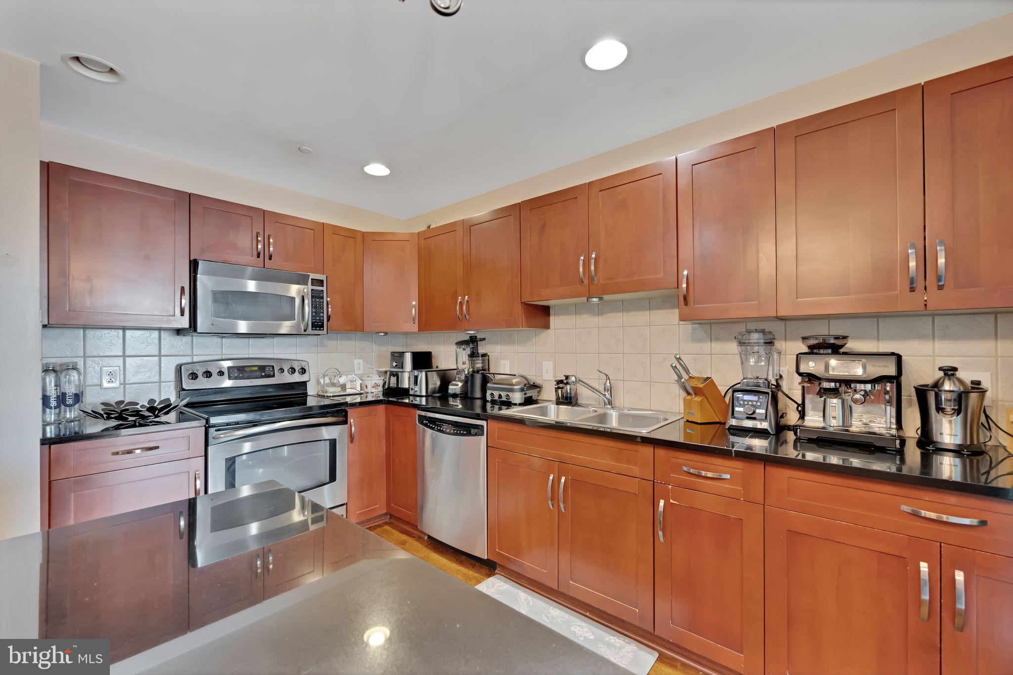 WATERFRONT SQUARE - Residential