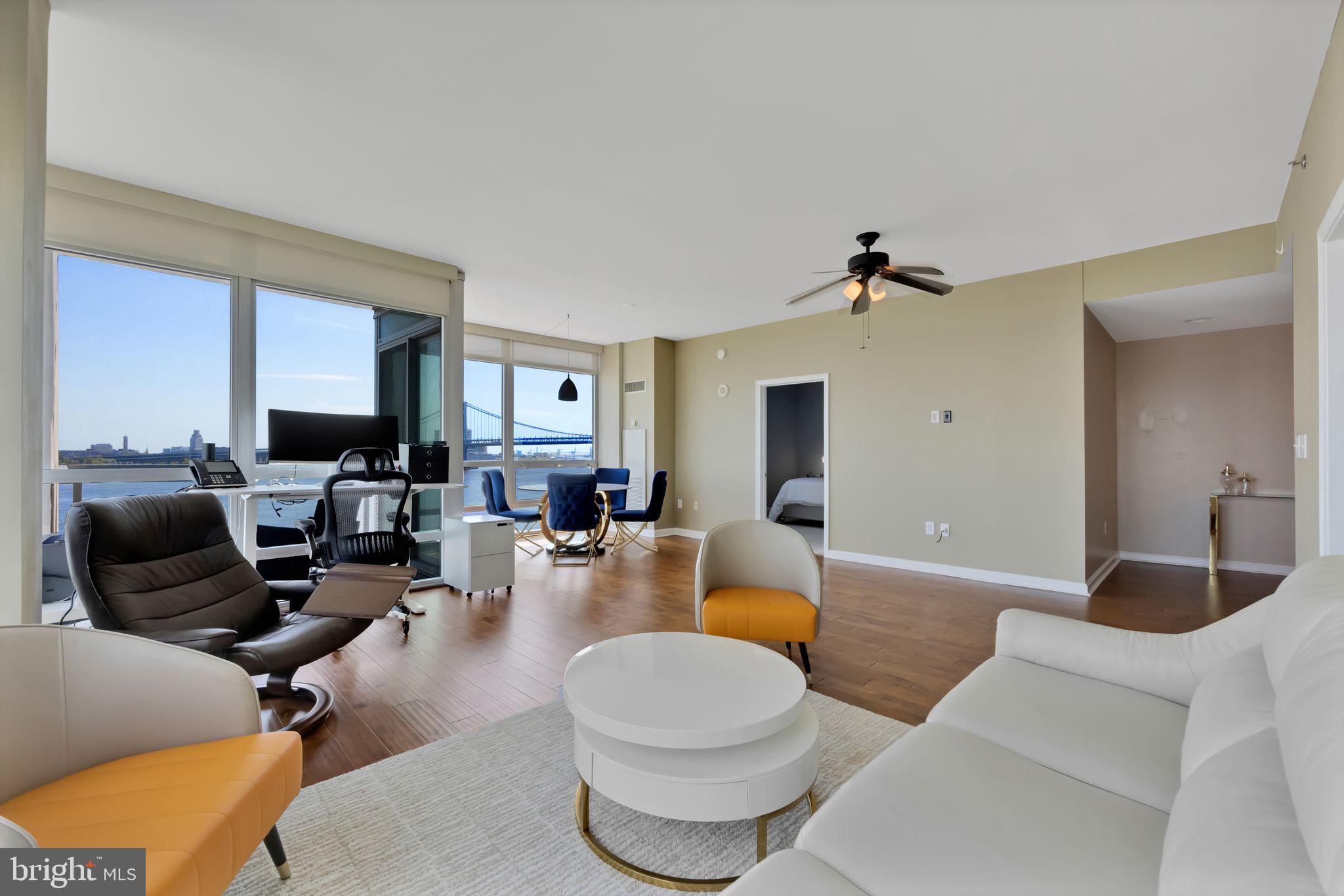 WATERFRONT SQUARE - Residential