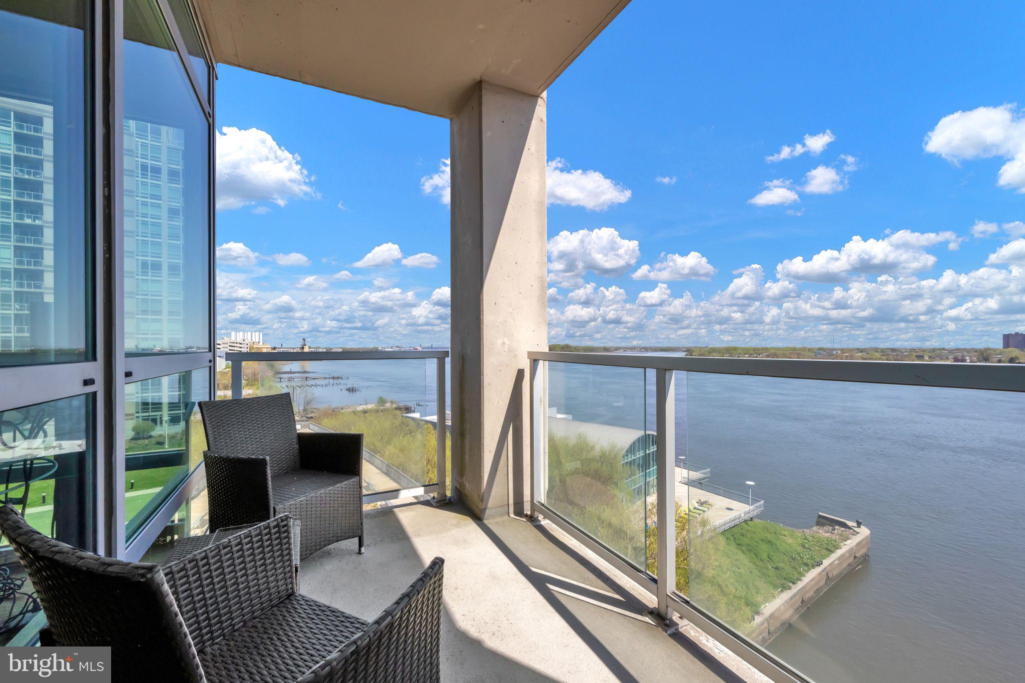 WATERFRONT SQUARE - Residential