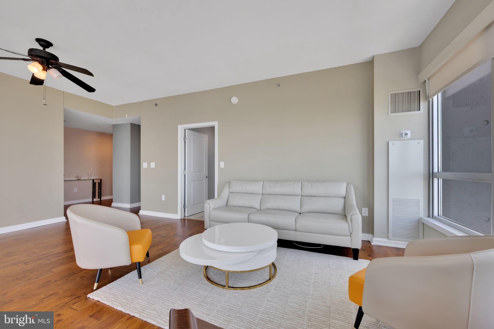 WATERFRONT SQUARE - Residential