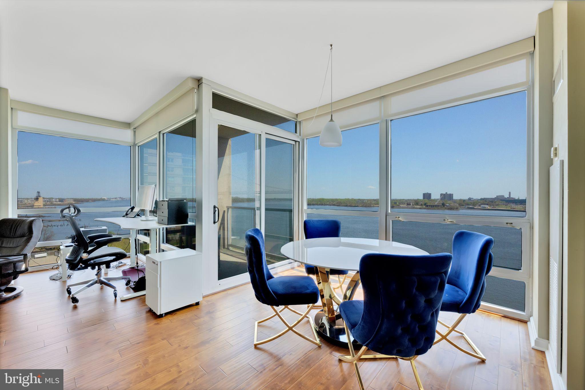 WATERFRONT SQUARE - Residential