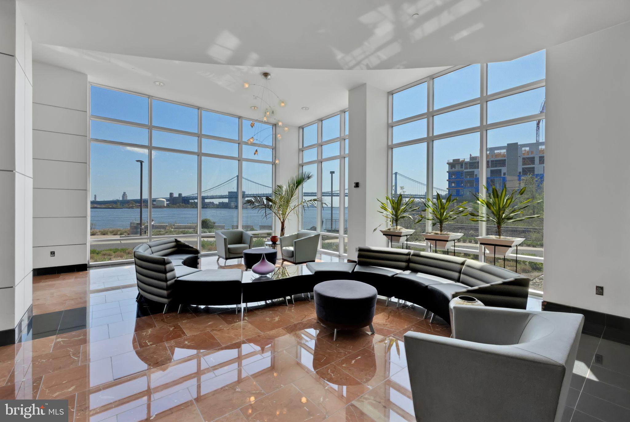 WATERFRONT SQUARE - Residential