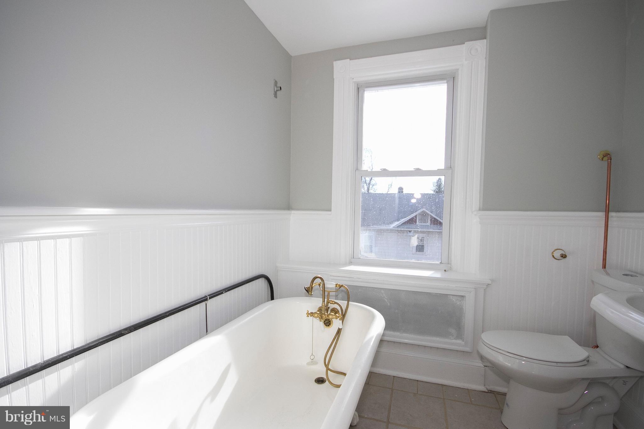 ARBUTUS HEIGHTS - Residential