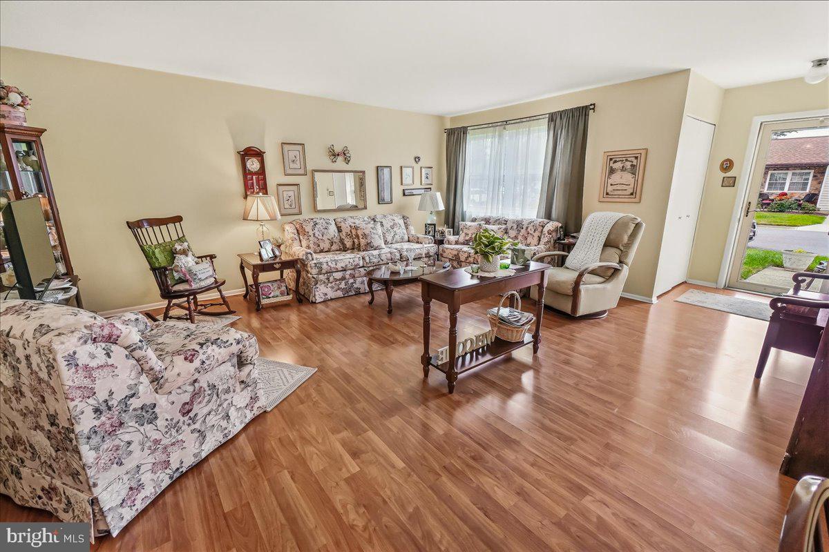6874 BUTTONWOOD COURT