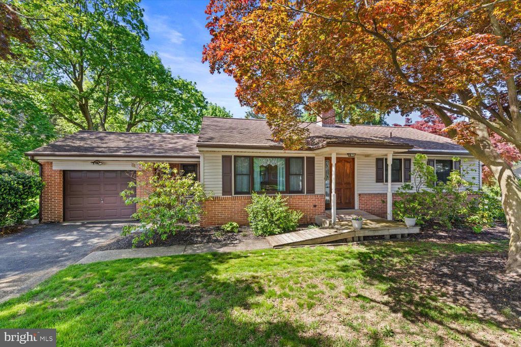 Photo of 546 Longfellow Drive, Lancaster, PA 17602 (MLS # PALA2050442)