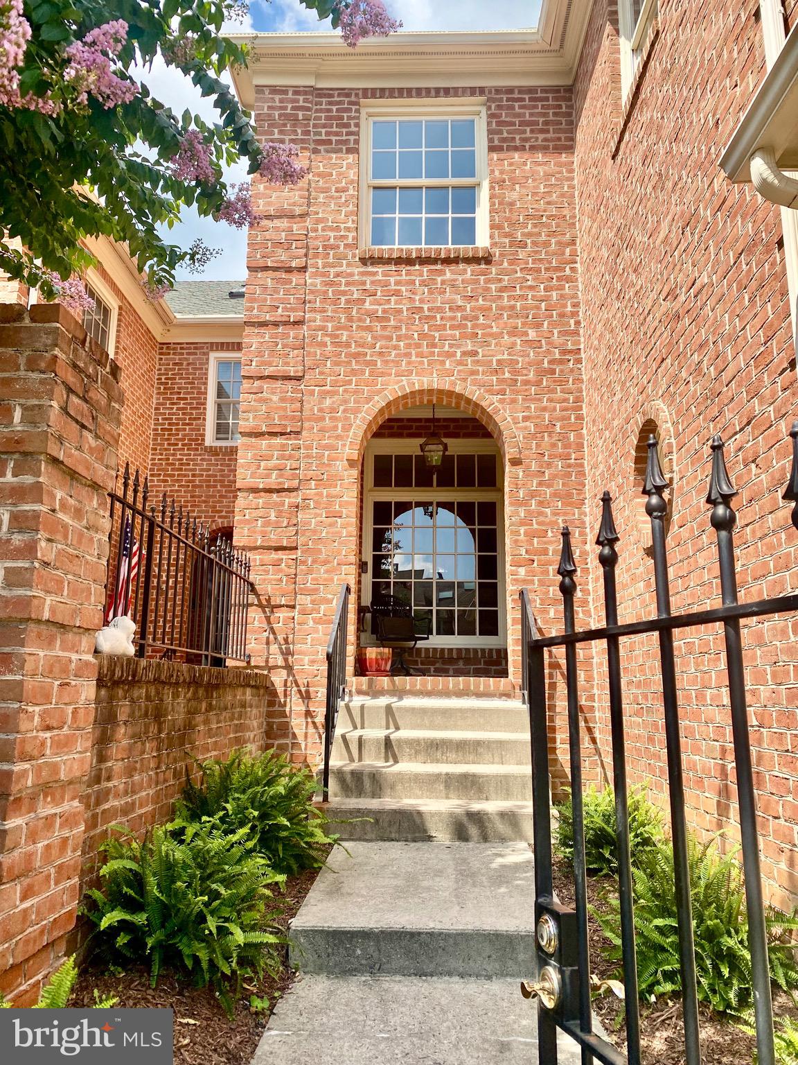 216 WELLINGTON COURT