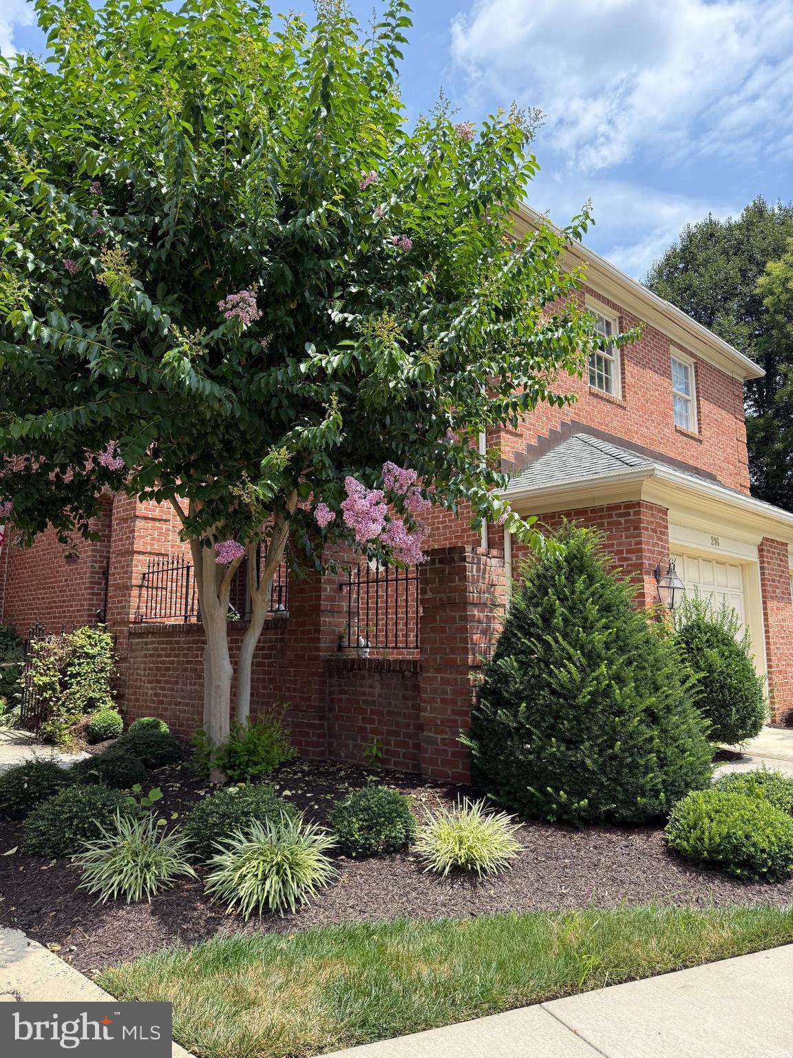 216 WELLINGTON COURT