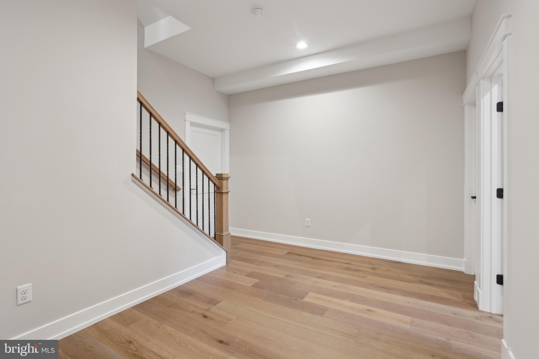 OAKWOOD - Residential