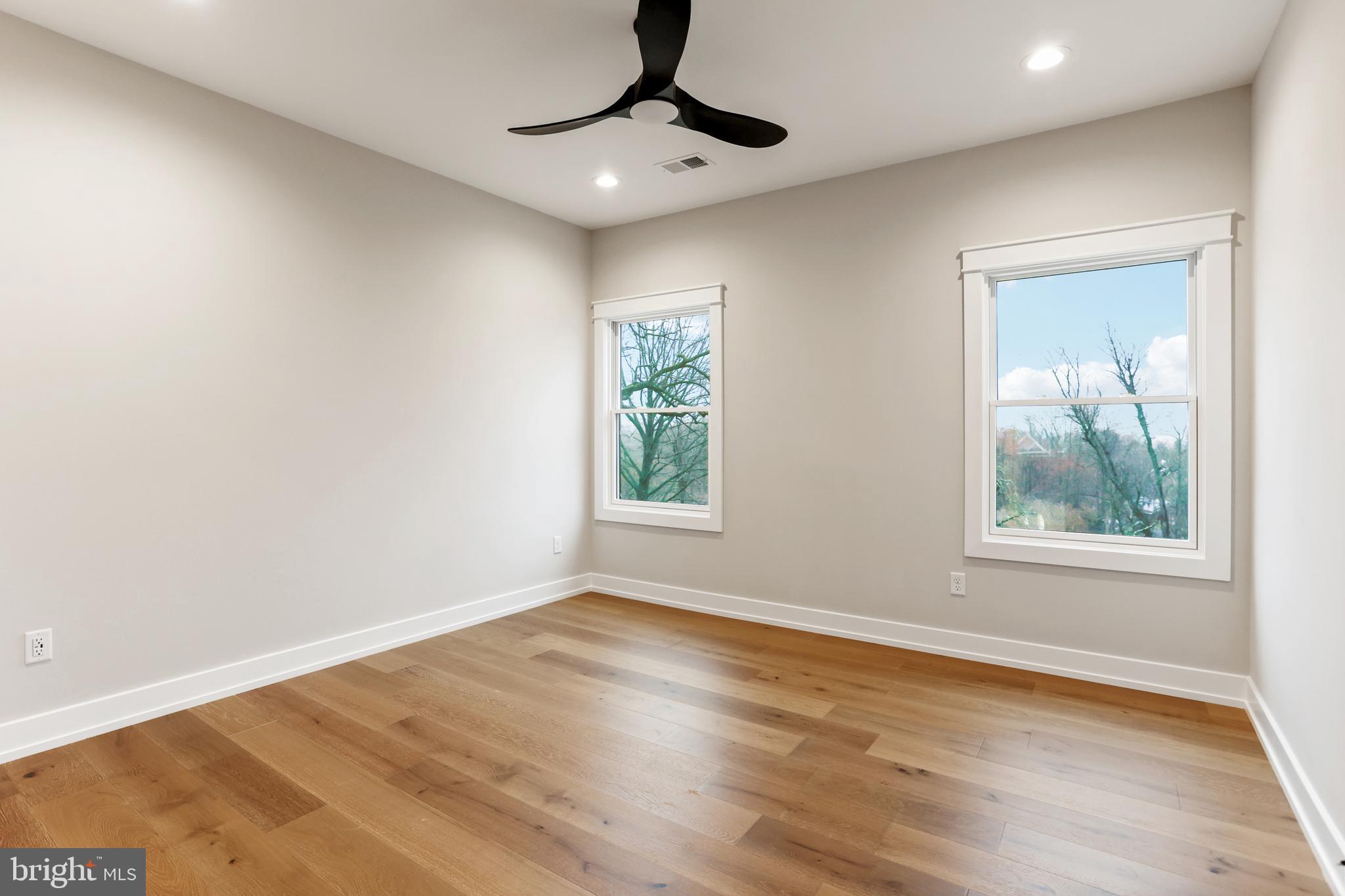 OAKWOOD - Residential