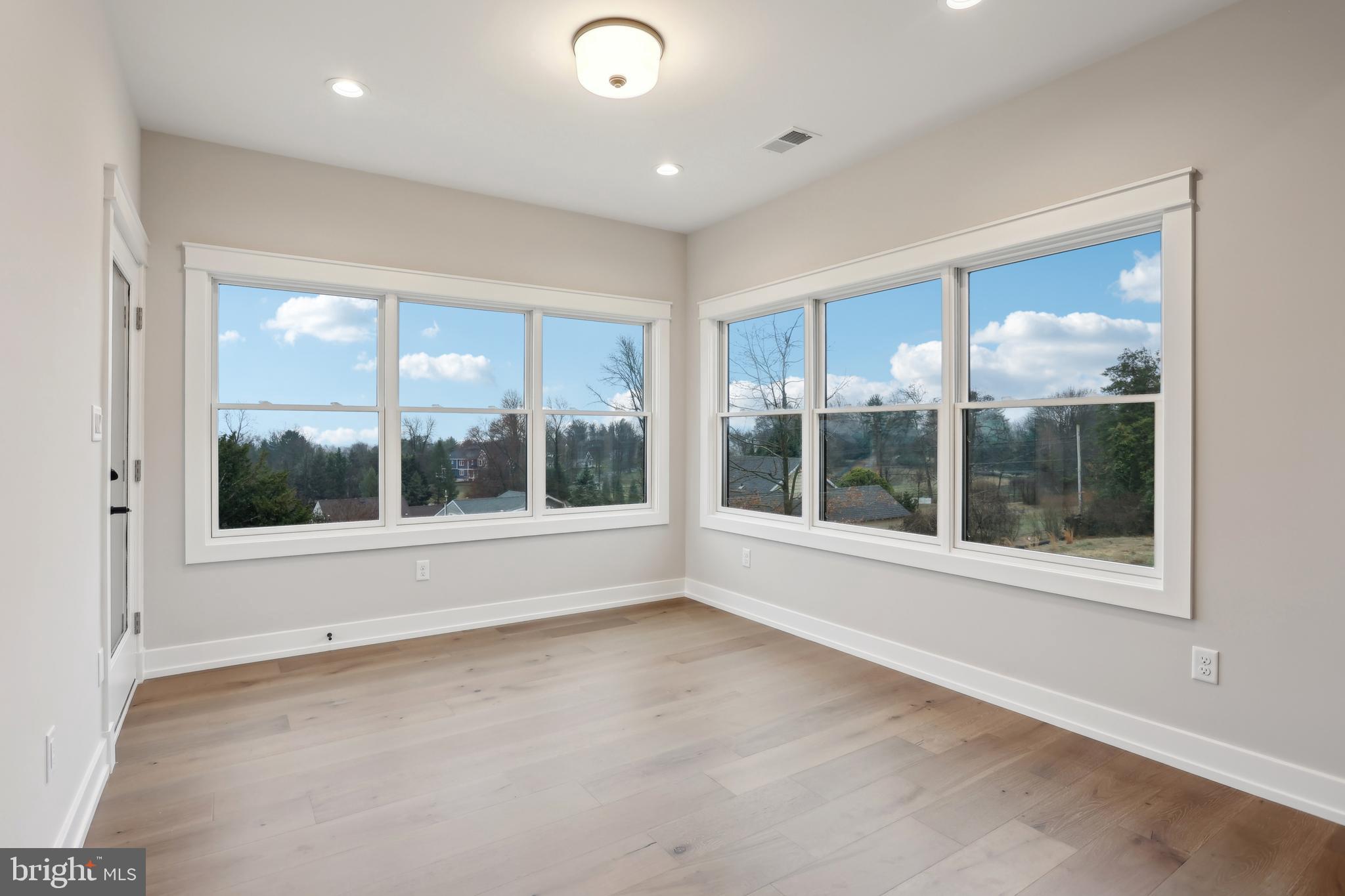 OAKWOOD - Residential