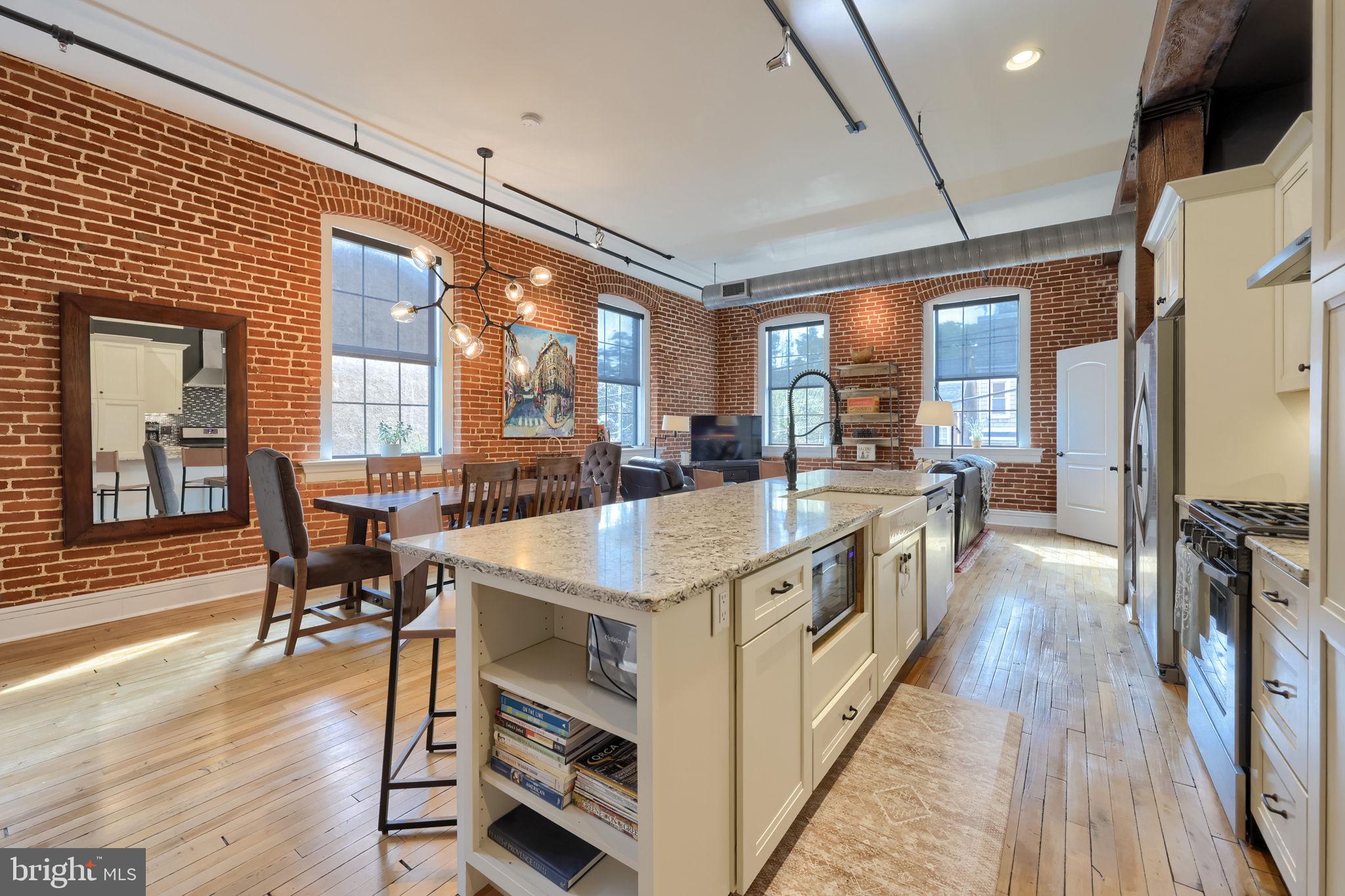 317 N MULBERRY STREET 201