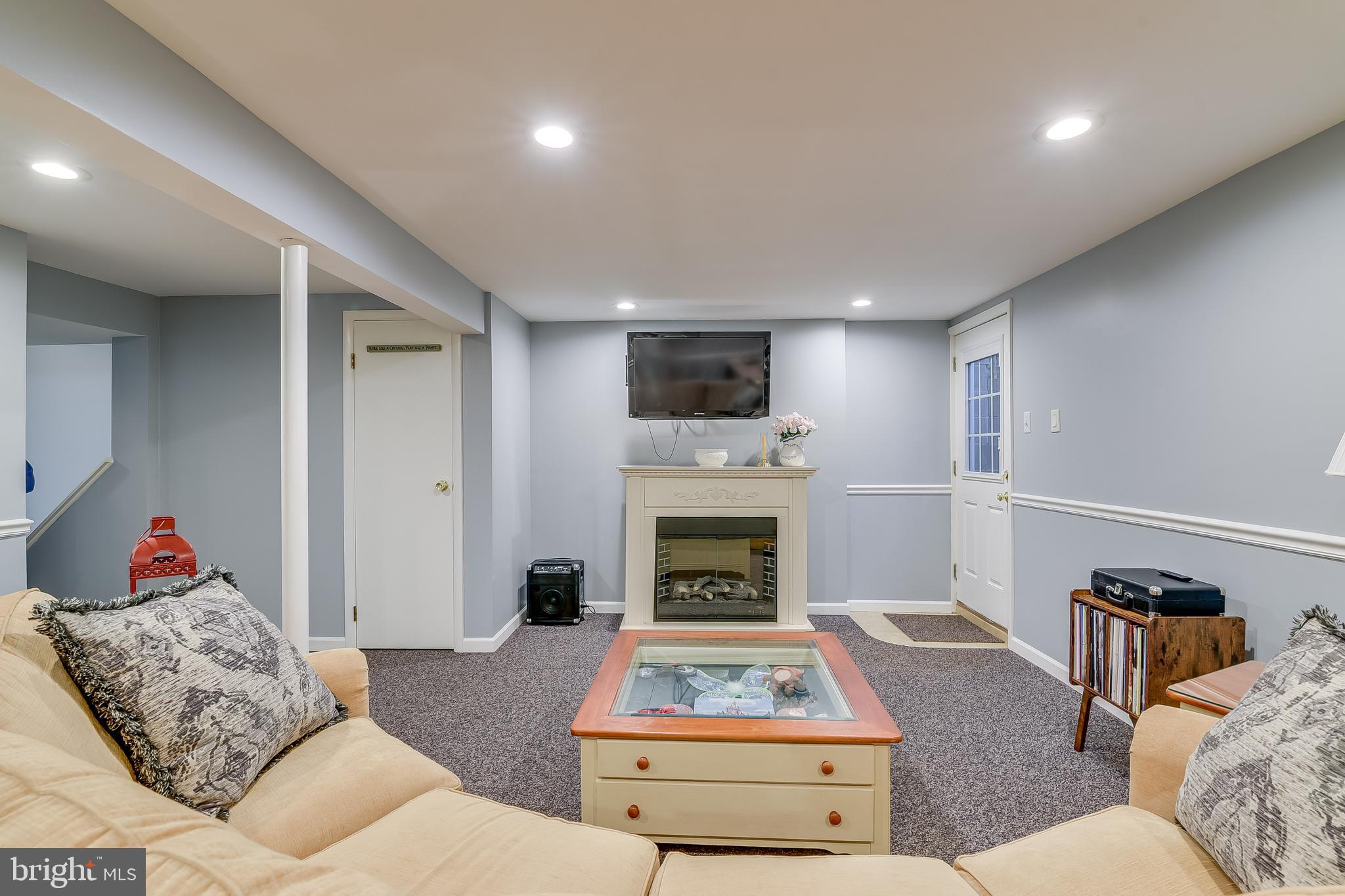 SEVEN COURTS - Residential