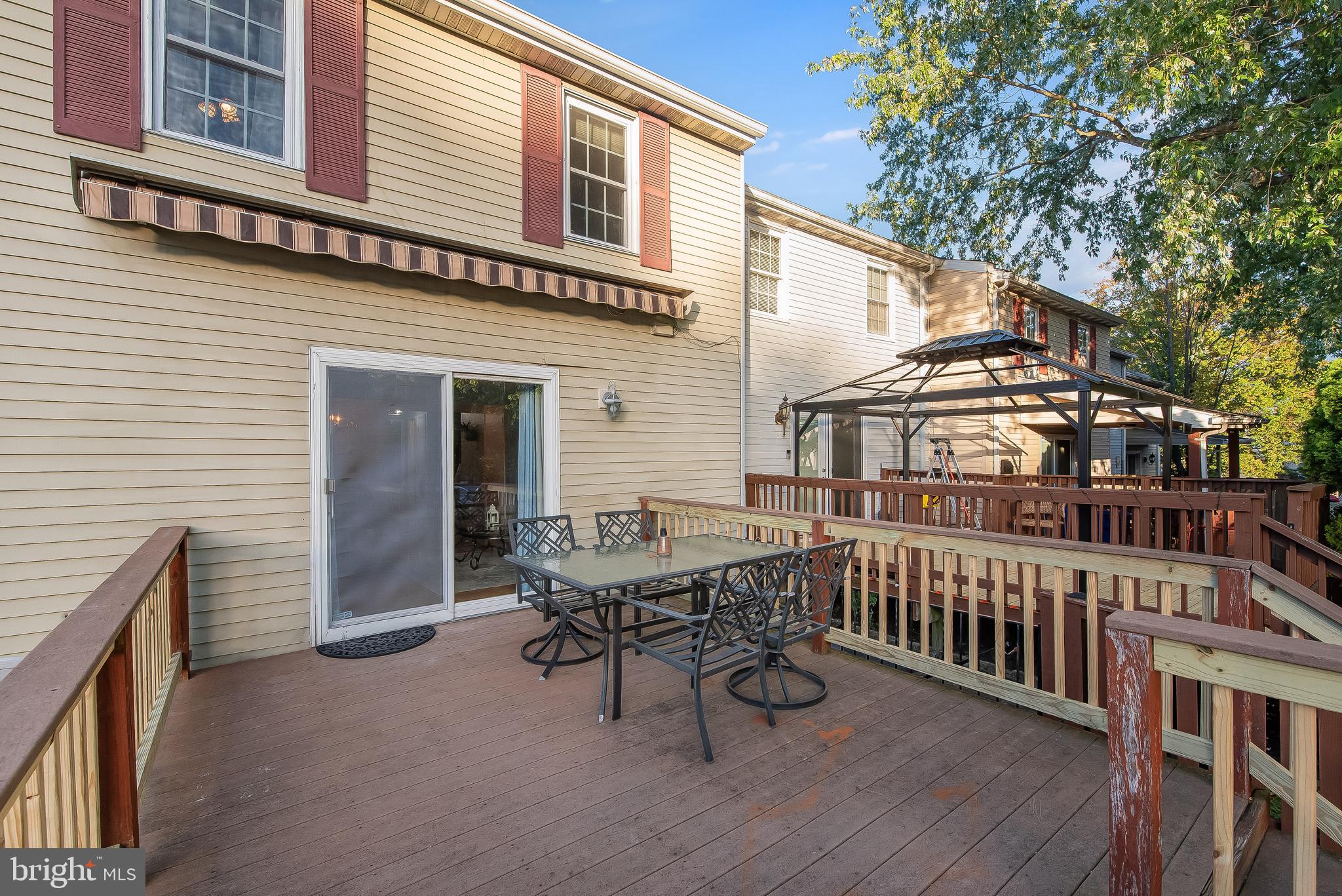 SEVEN COURTS - Residential