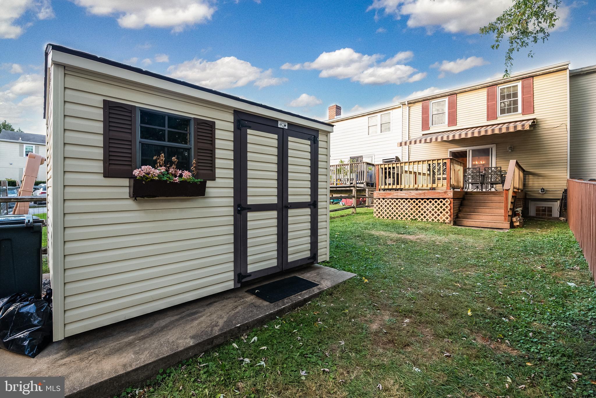 SEVEN COURTS - Residential