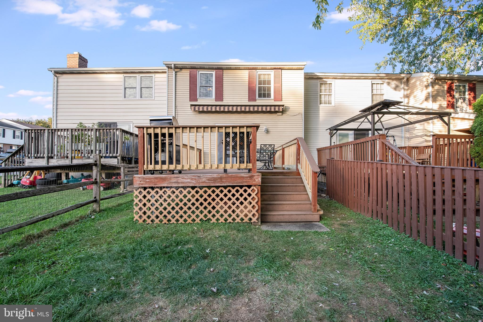 SEVEN COURTS - Residential