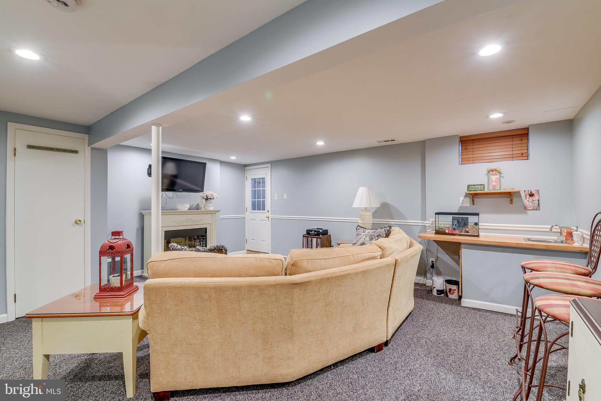 SEVEN COURTS - Residential