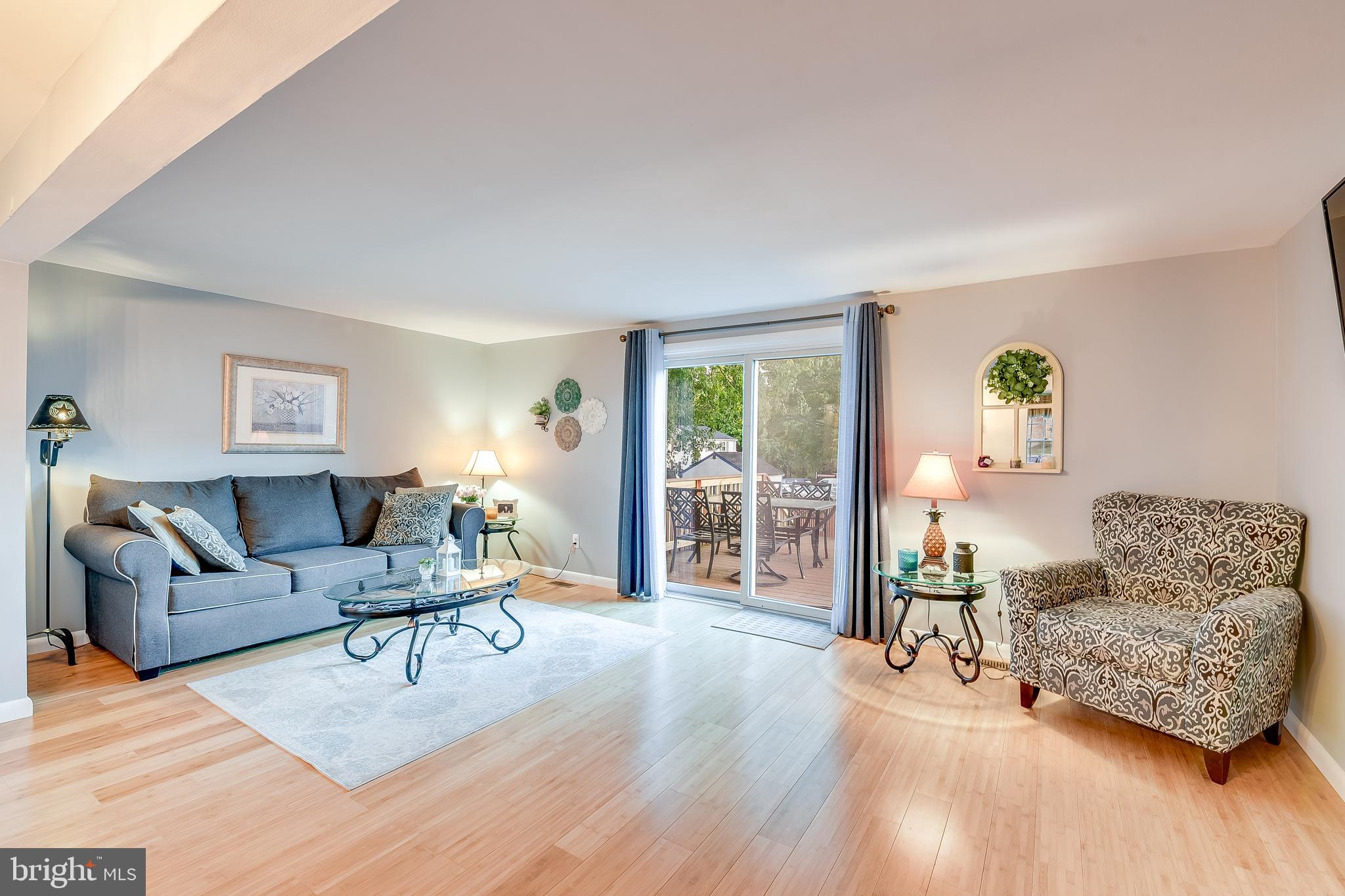 SEVEN COURTS - Residential