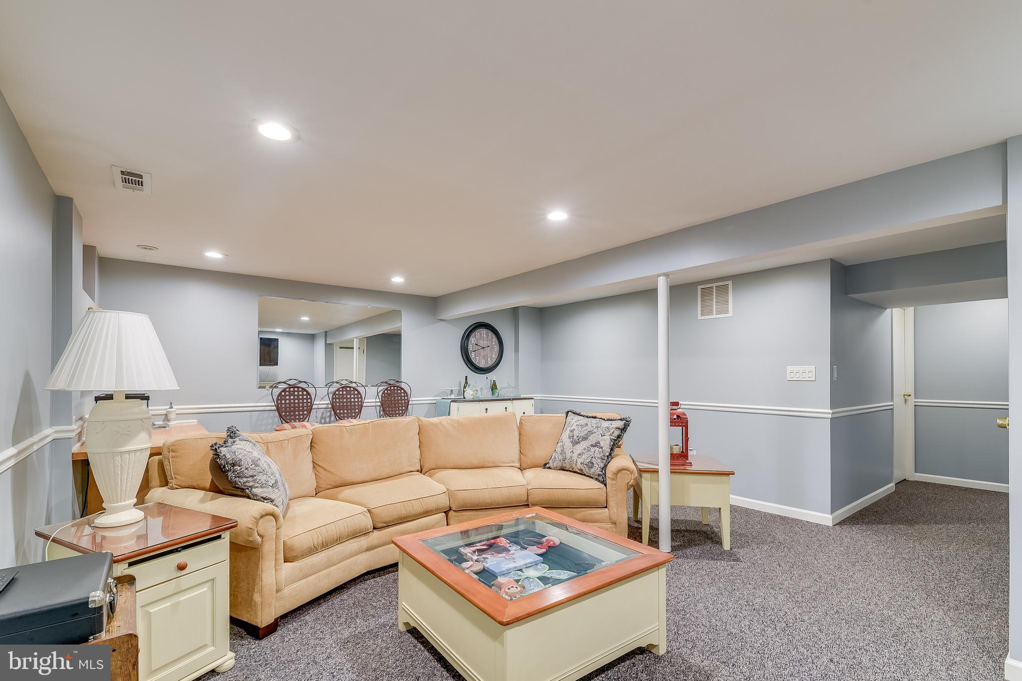 SEVEN COURTS - Residential