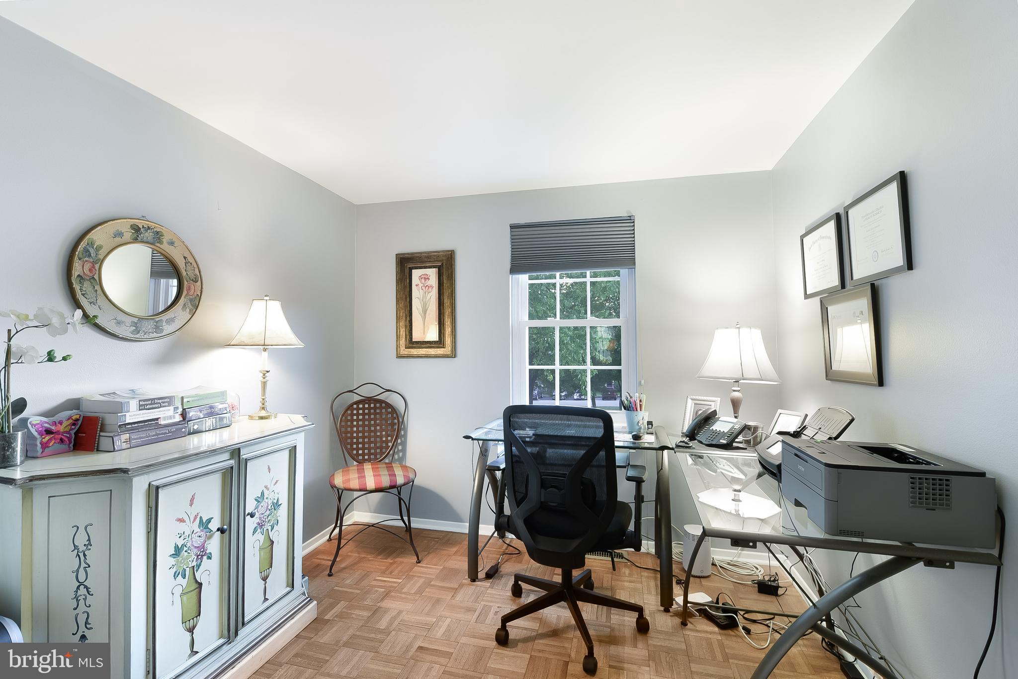 SEVEN COURTS - Residential