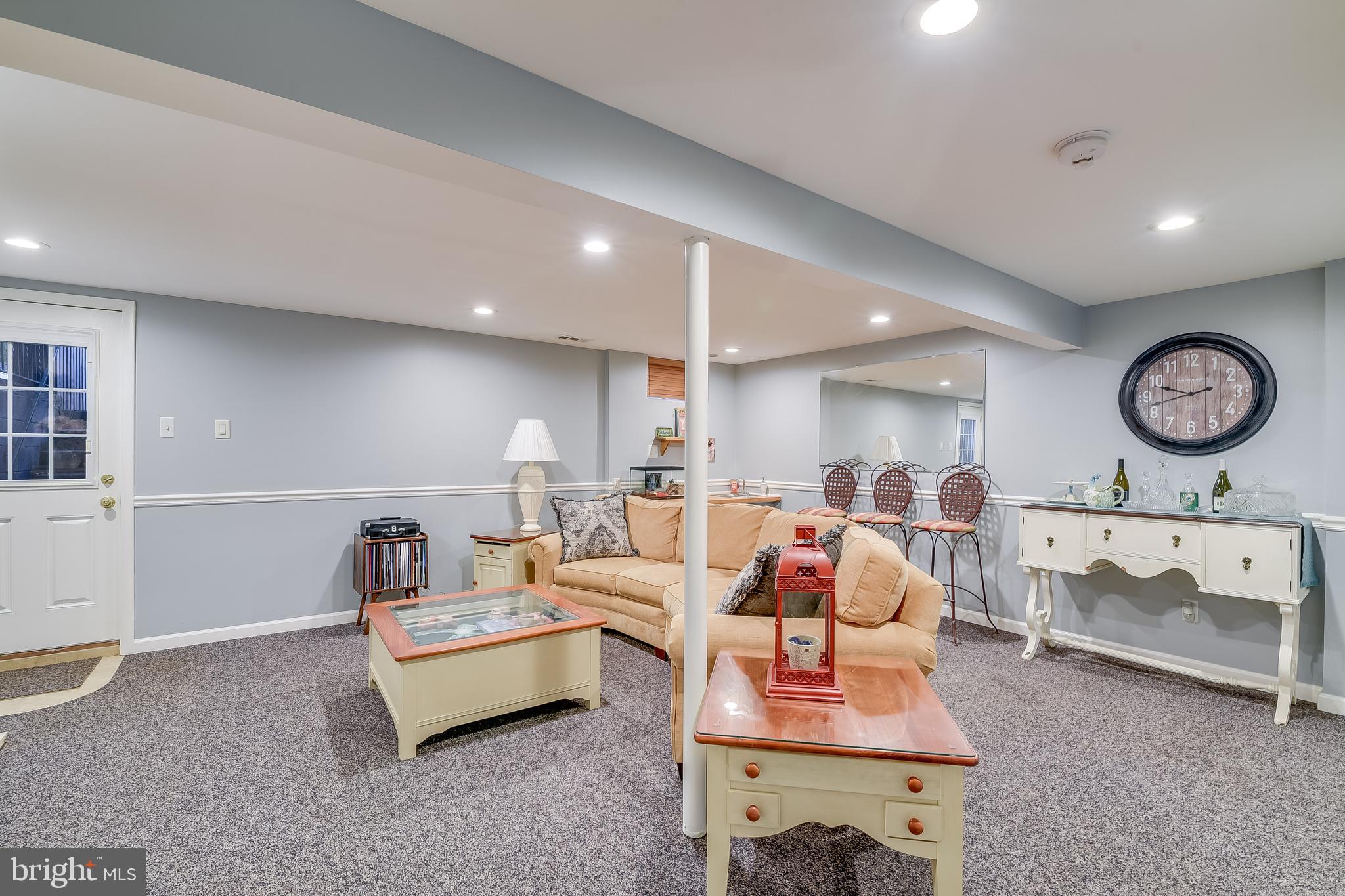 SEVEN COURTS - Residential