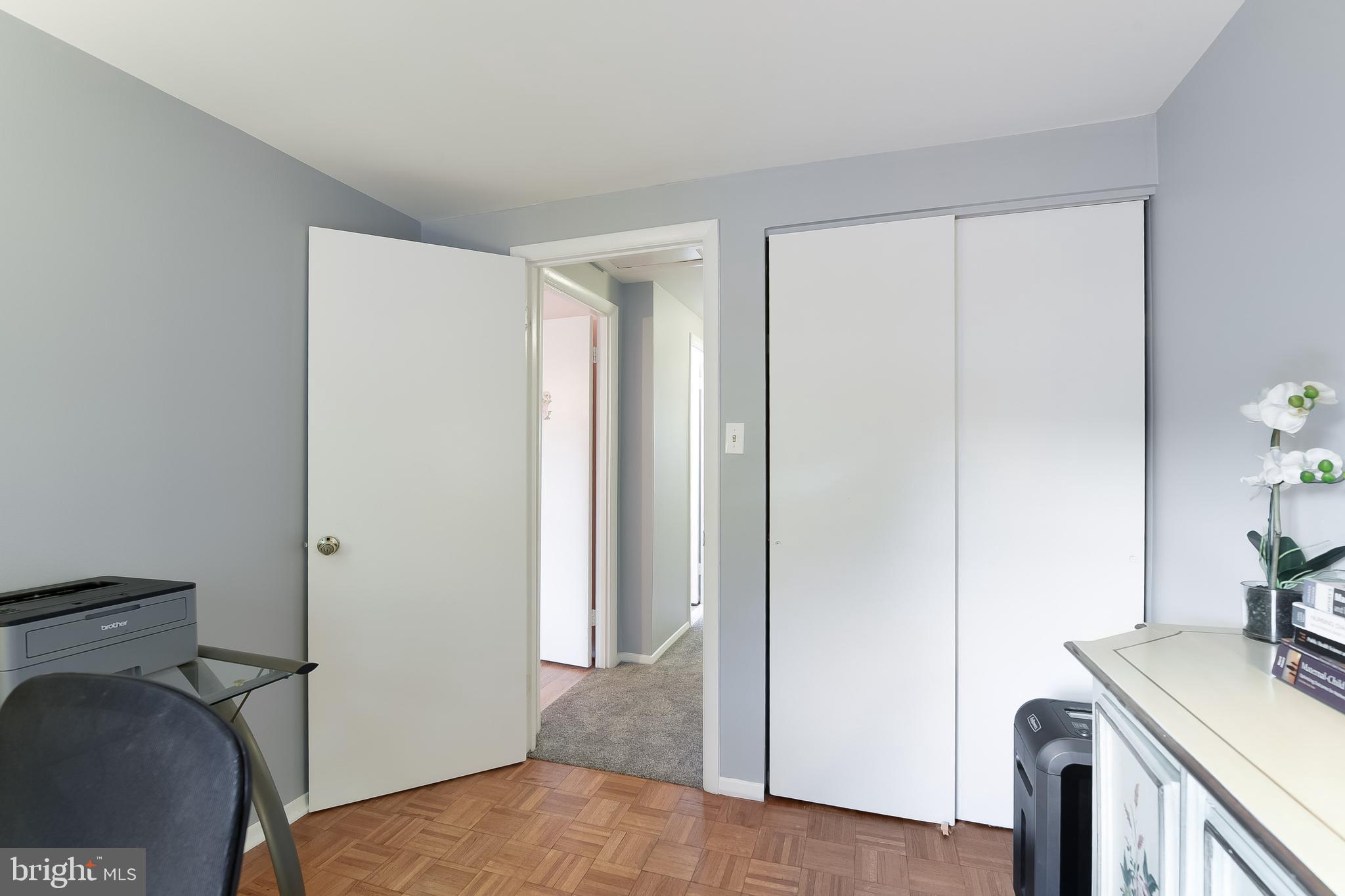 SEVEN COURTS - Residential