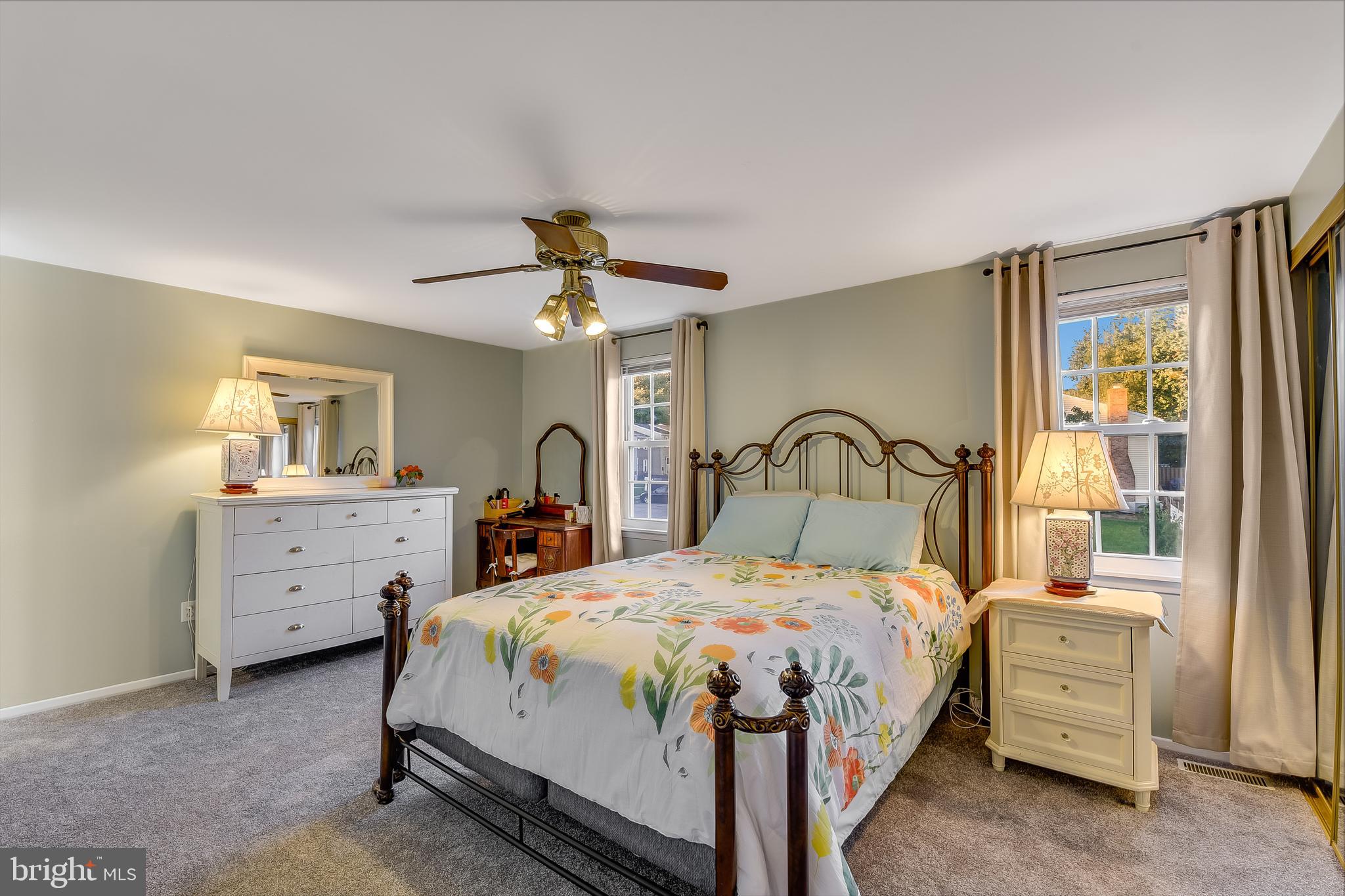 SEVEN COURTS - Residential