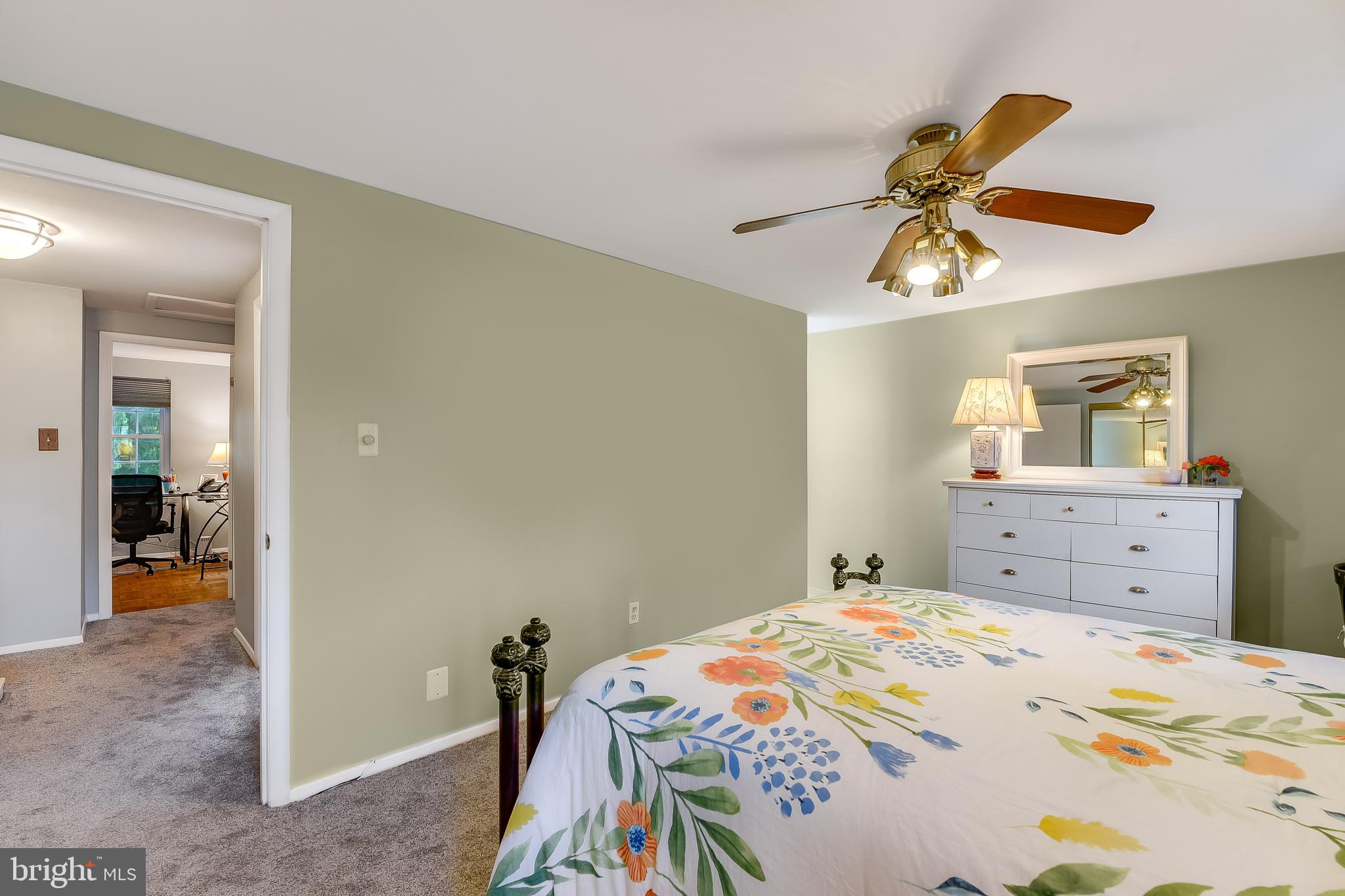 SEVEN COURTS - Residential