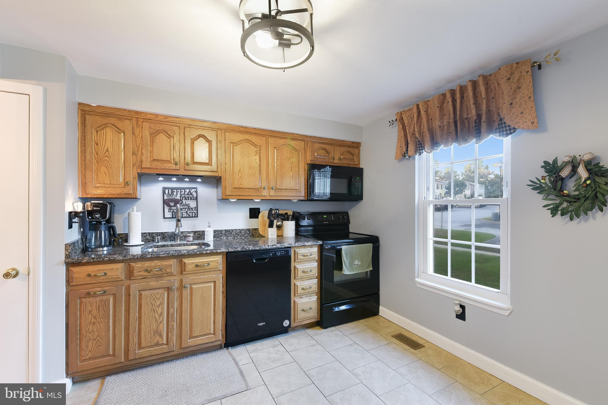 SEVEN COURTS - Residential