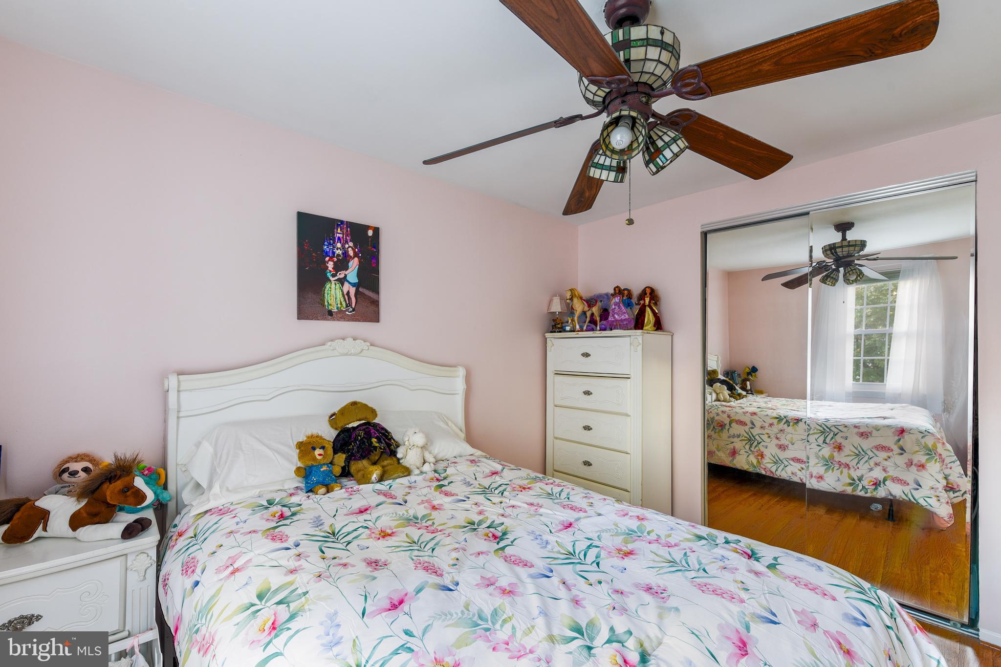 SEVEN COURTS - Residential