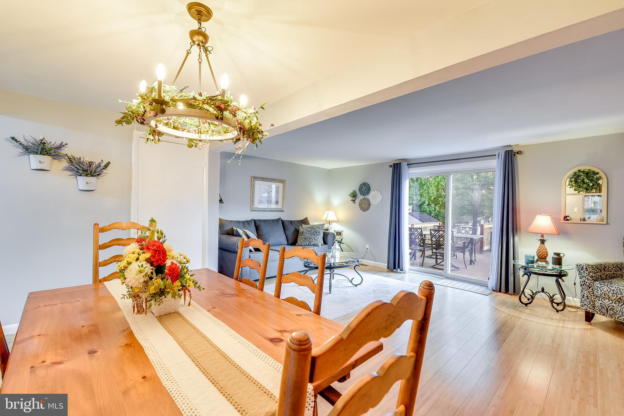 SEVEN COURTS - Residential