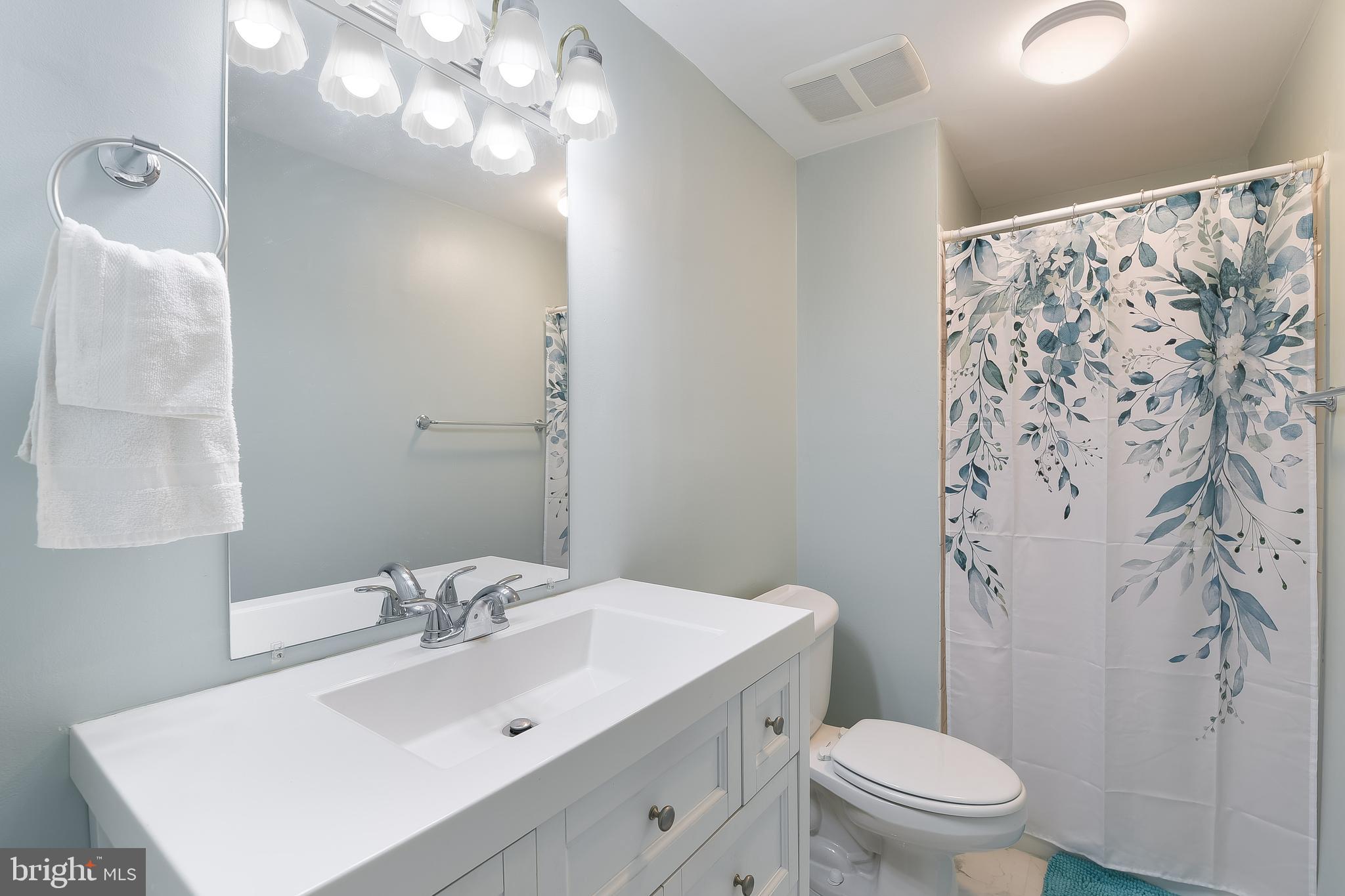 SEVEN COURTS - Residential