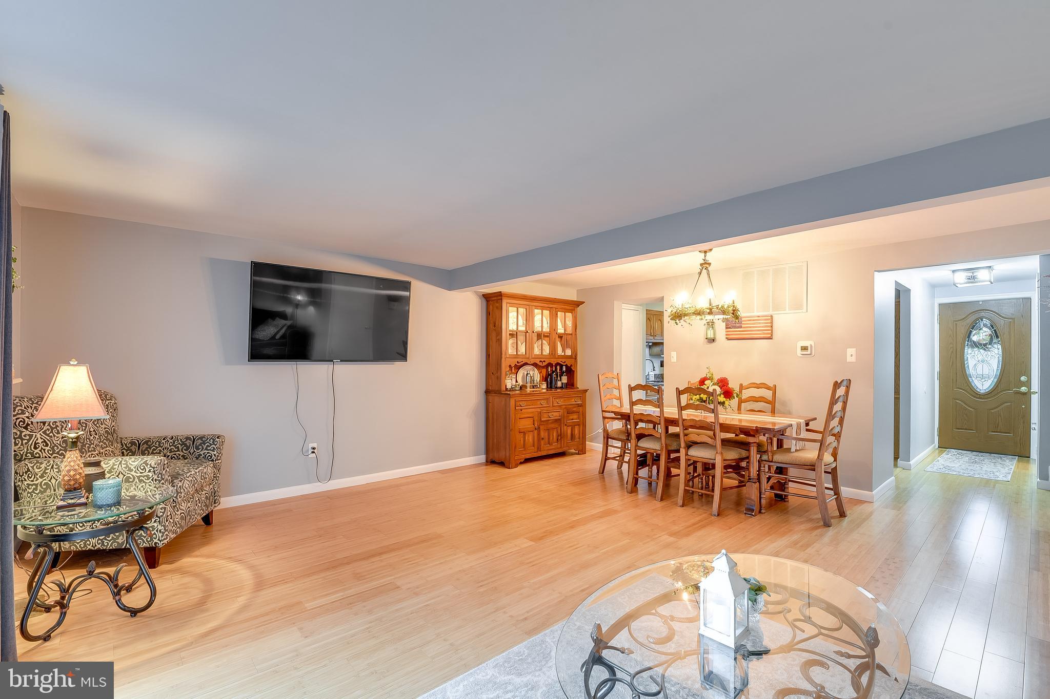 SEVEN COURTS - Residential