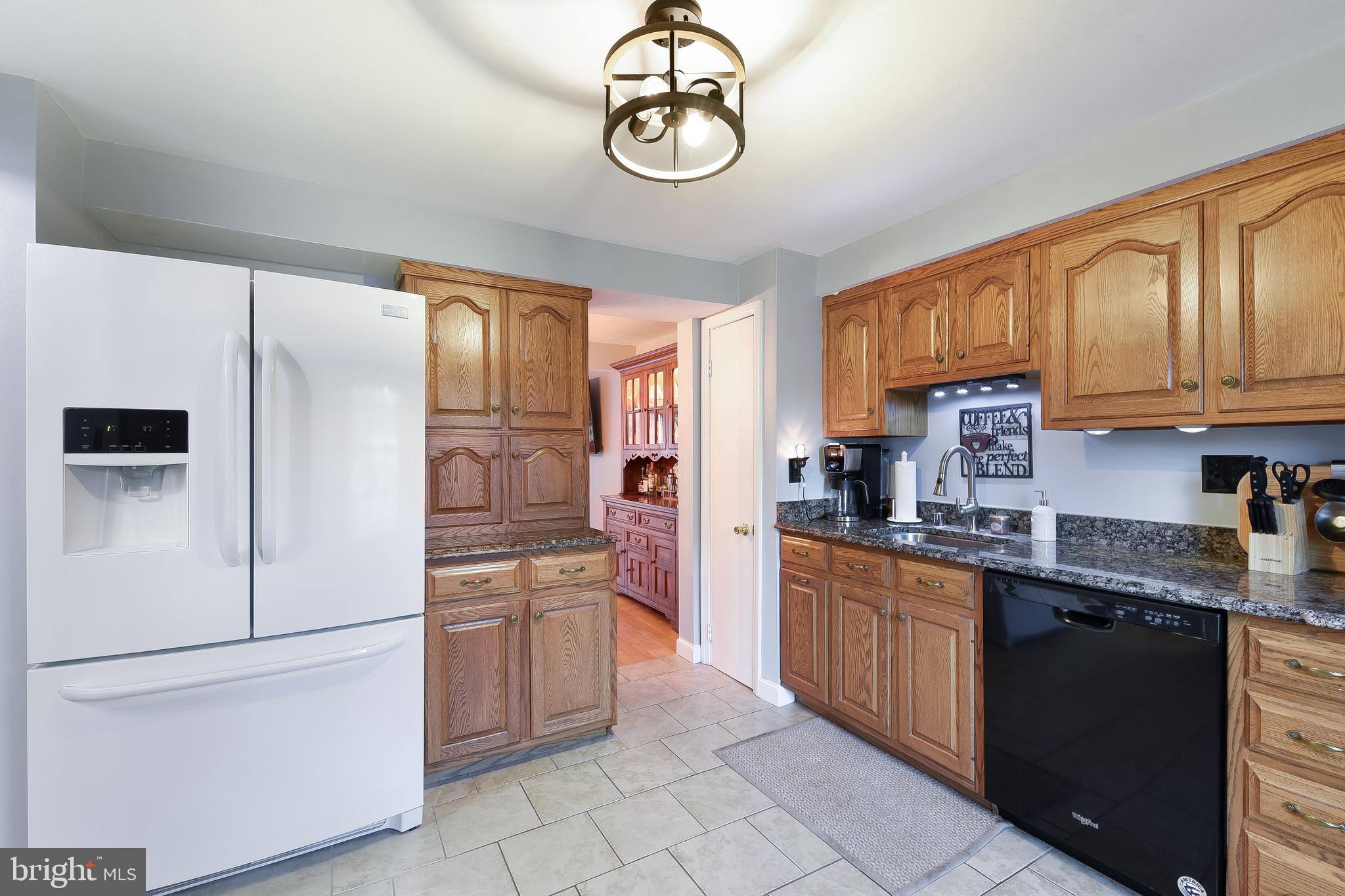 SEVEN COURTS - Residential