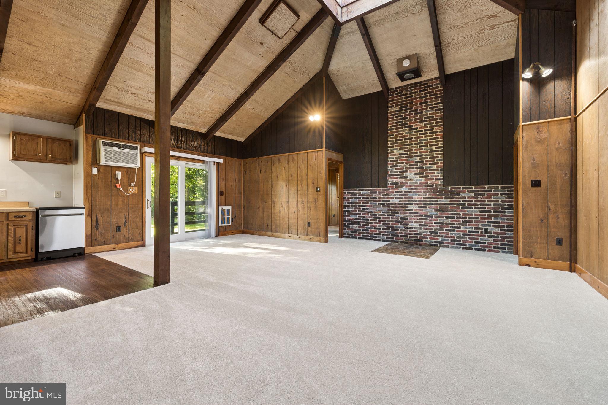 8297 SQUIRES LANE