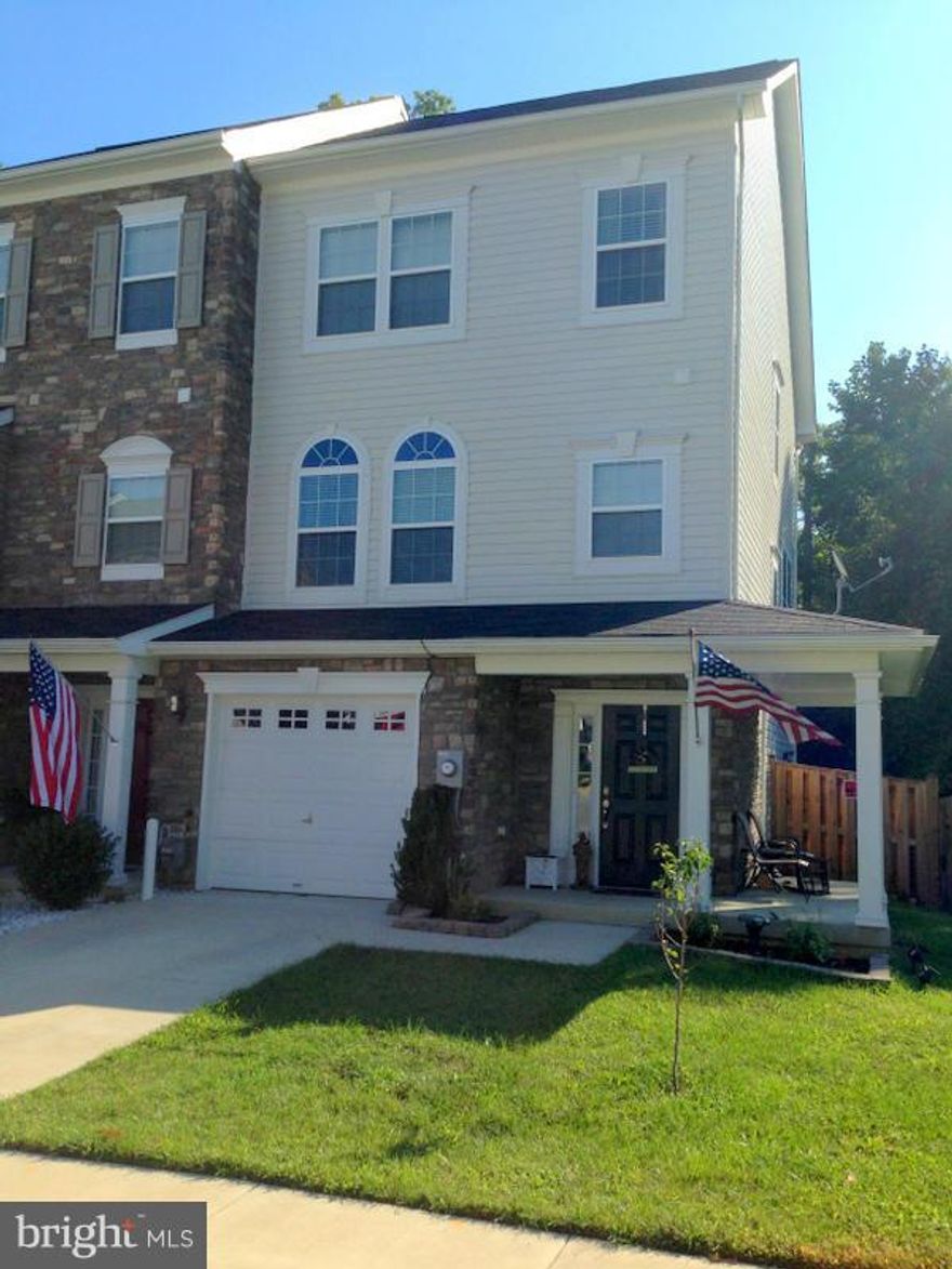 REDUCED!  Immaculately clean and well maintained home ready for you to rent asap!  3 bedrooms, 2 1/2 baths, great end unit with a deck and nice fenced rear yard. Single car garage and in a convenient neighborhood near shopping, PAX NAVAL AIR, lots of restaurants and great schools. Come see it today!