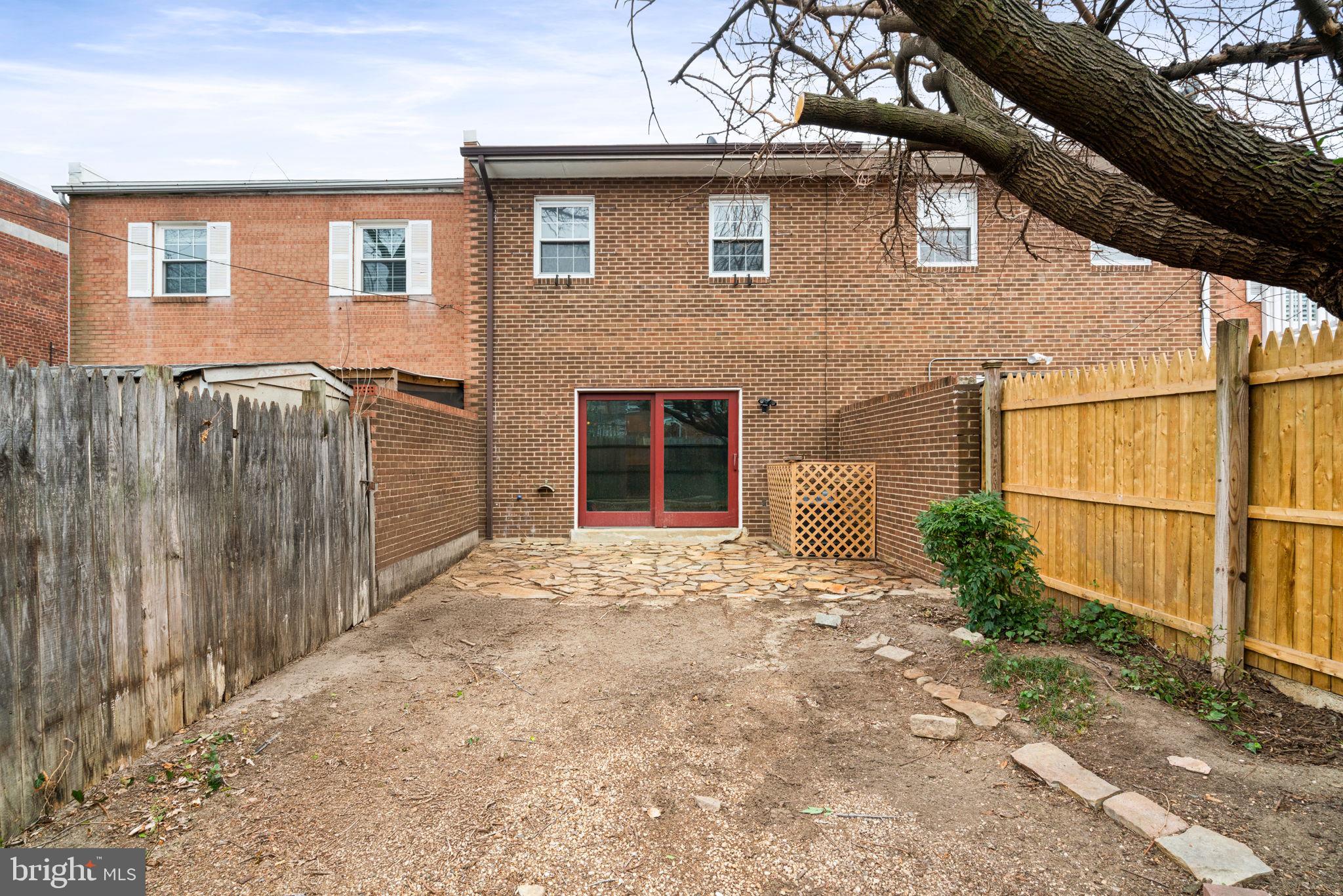 1004 COLONIAL AVENUE