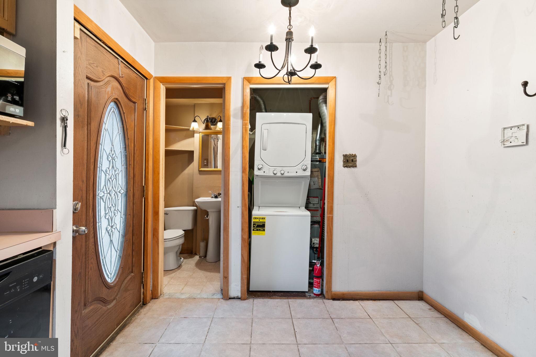 1004 COLONIAL AVENUE