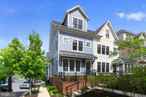 Photo of 71 Ellsworth Heights Street, SILVER SPRING, MD 20910 (MLS # MDMC2231372)