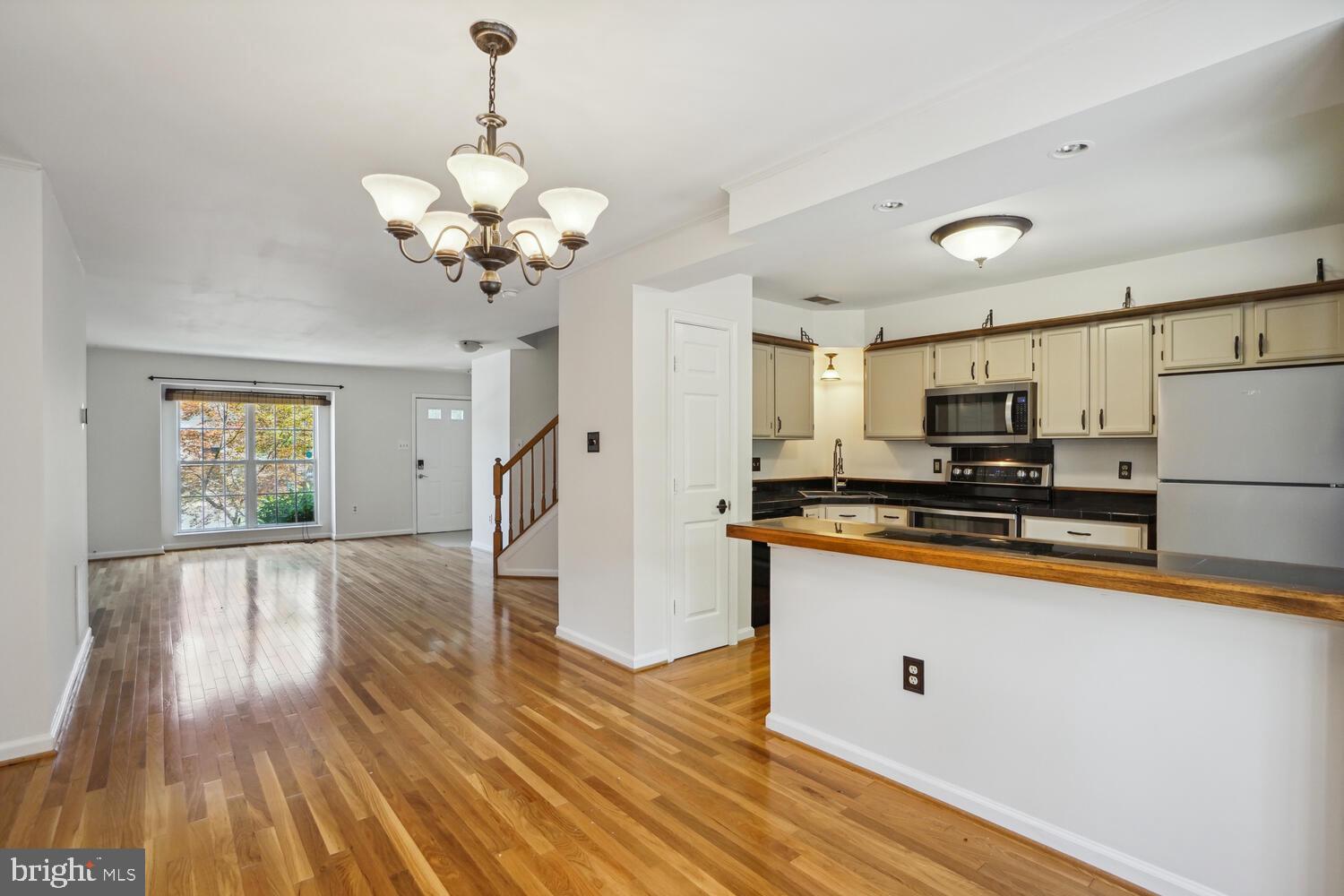 9205 RIDGEFIELD CIRCLE