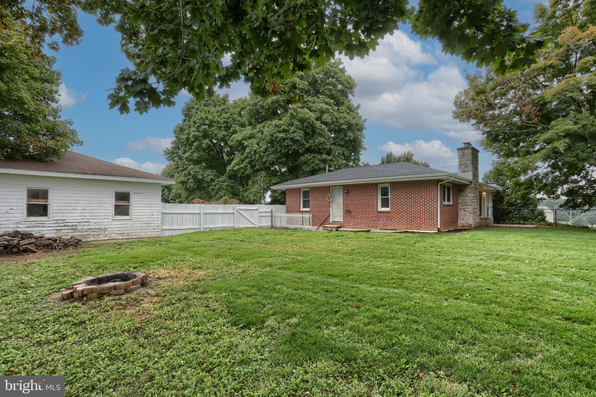 144 E CAREN DRIVE