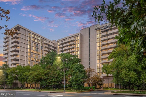 Photo of 4141 N Henderson Road #1002, ARLINGTON, VA 22203 (MLS # VAAR2080390)