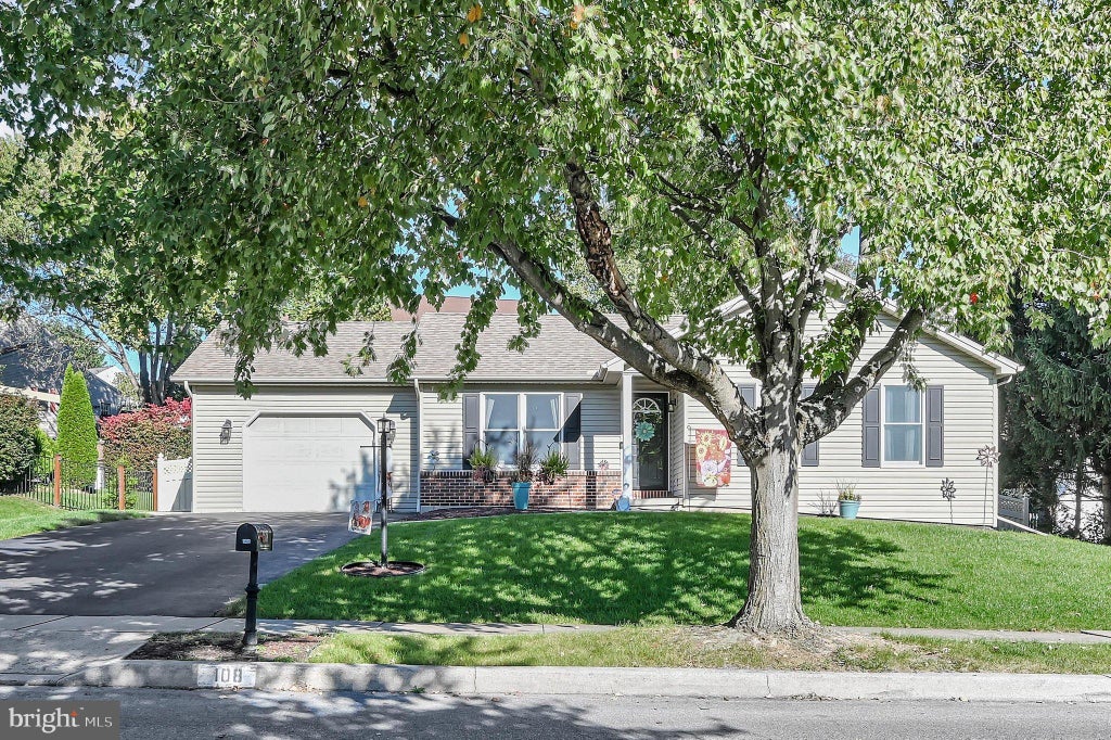 Photo of 108 Graystone Drive, HUMMELSTOWN, PA 17036 (MLS # PADA2065378)