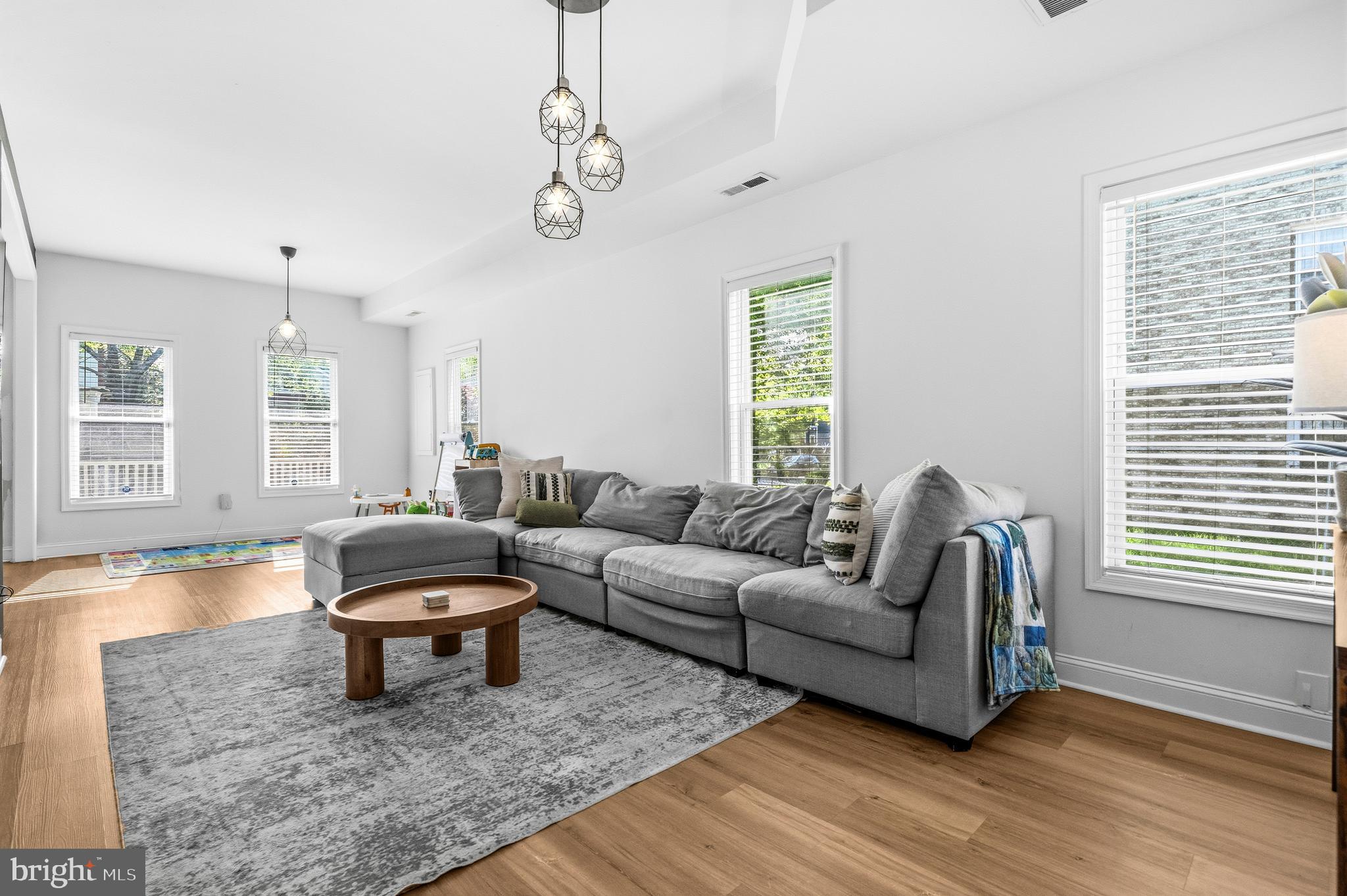3009 8TH STREET SE