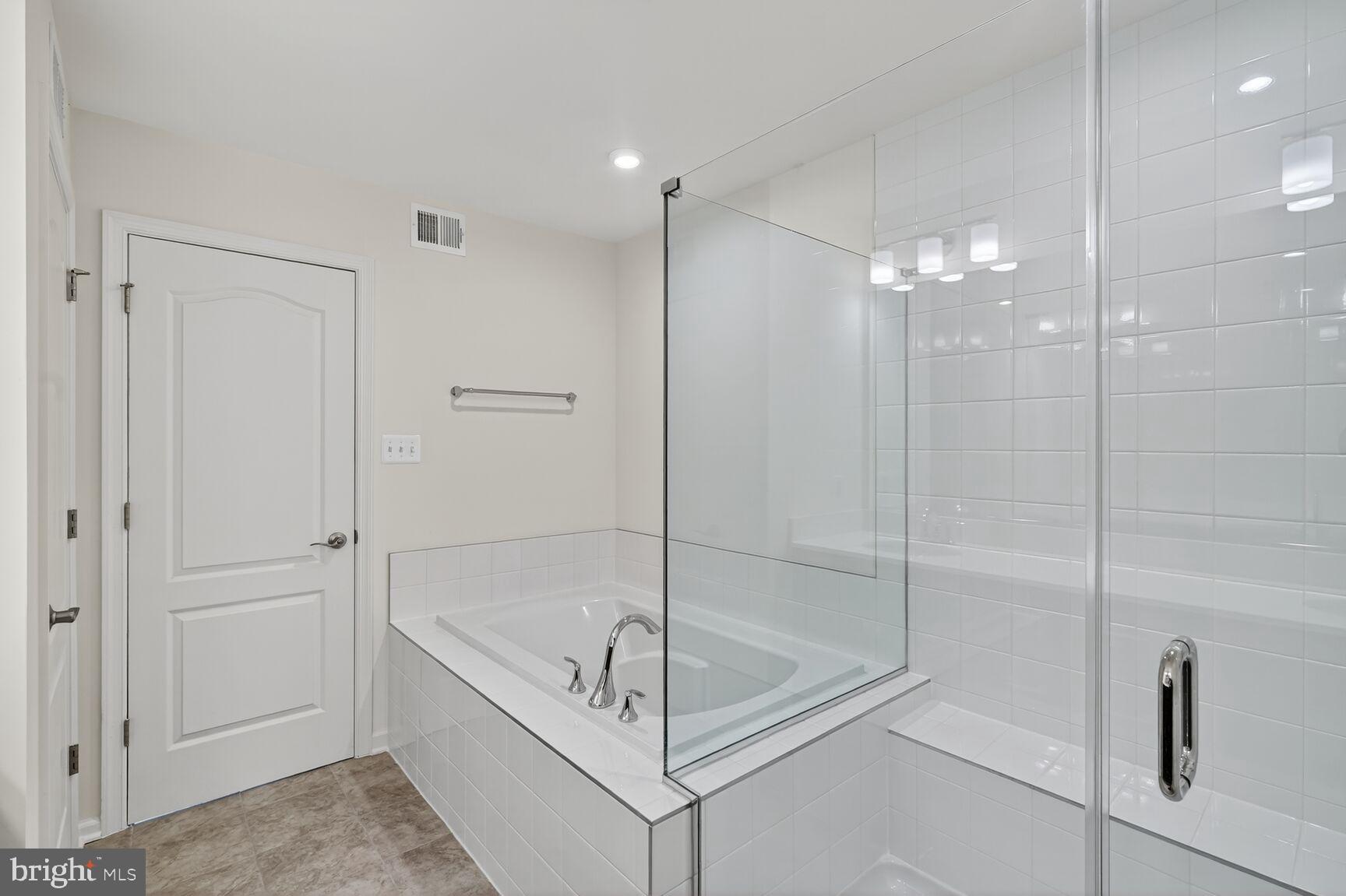 PADDOCK POINTE - Residential