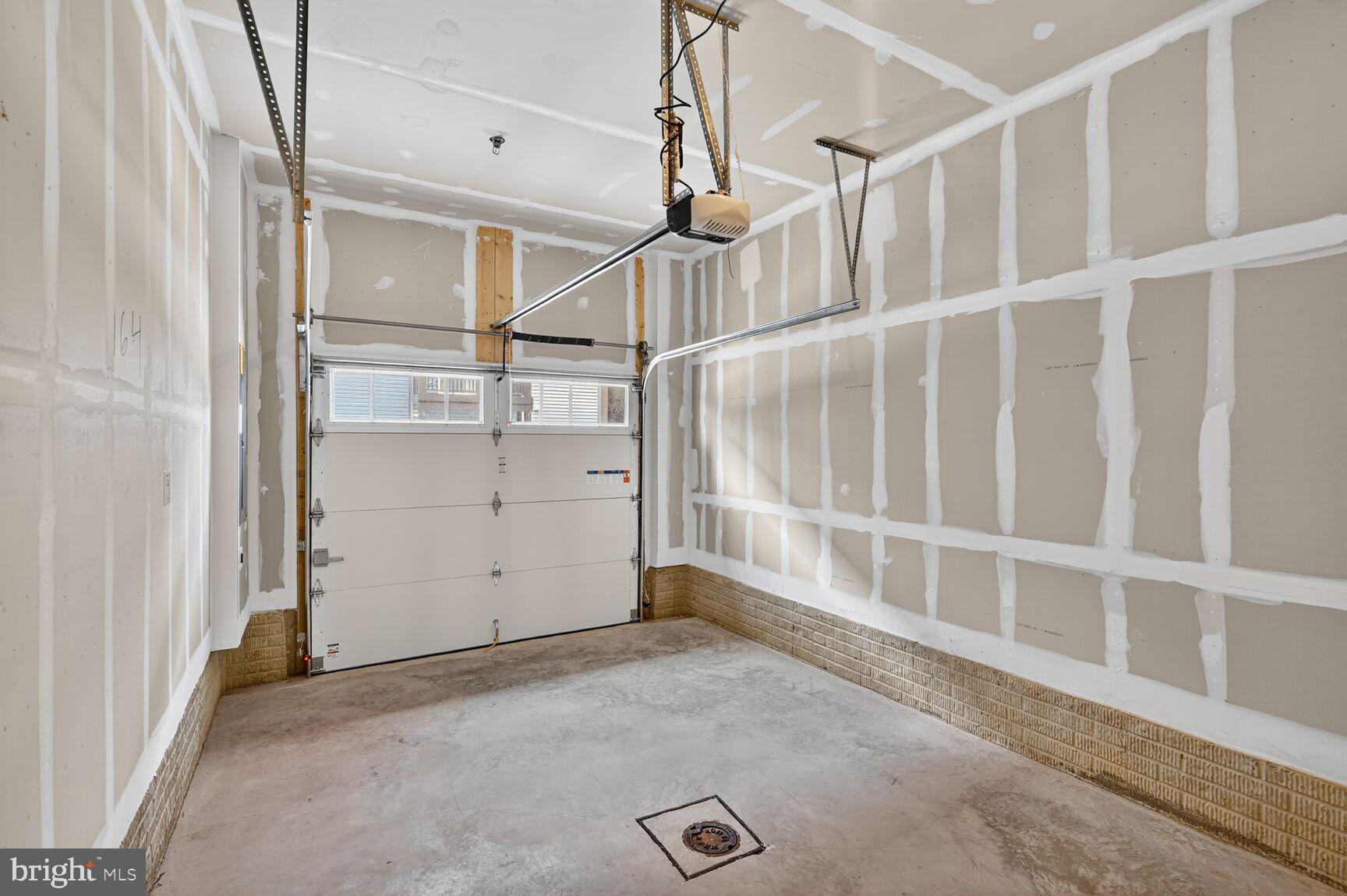 PADDOCK POINTE - Residential